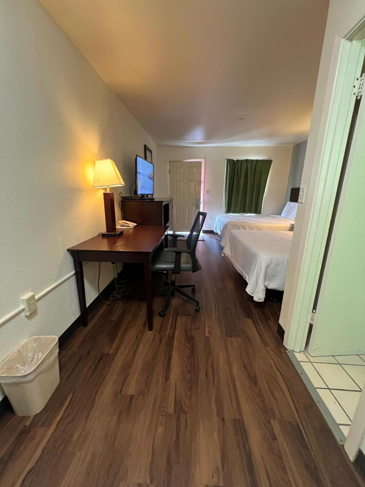 Riverside Motel photo 12