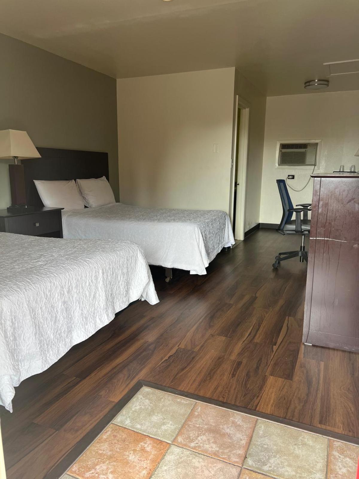 Riverside Motel photo 13
