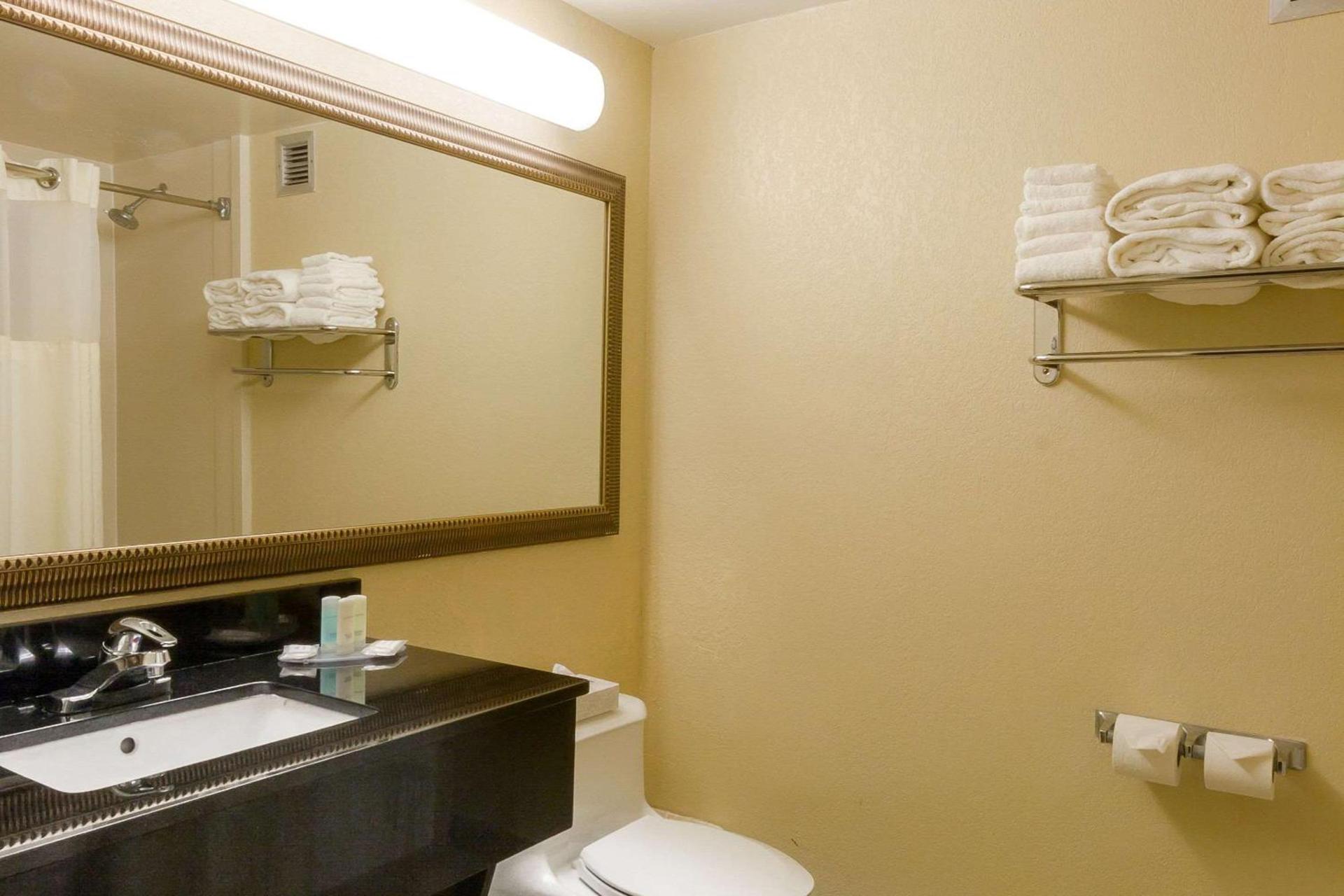 Clarion Inn & Suites Miami International Airport photo 17