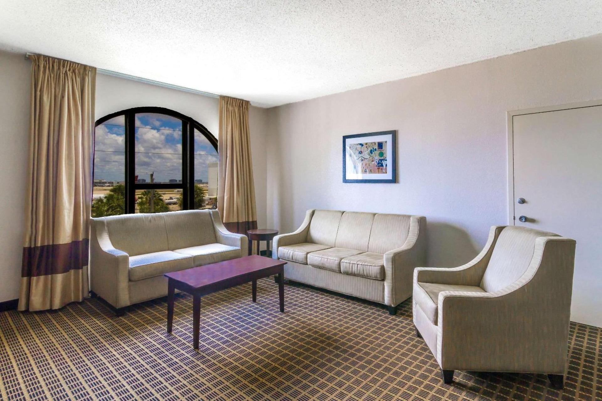 Clarion Inn & Suites Miami International Airport photo 18