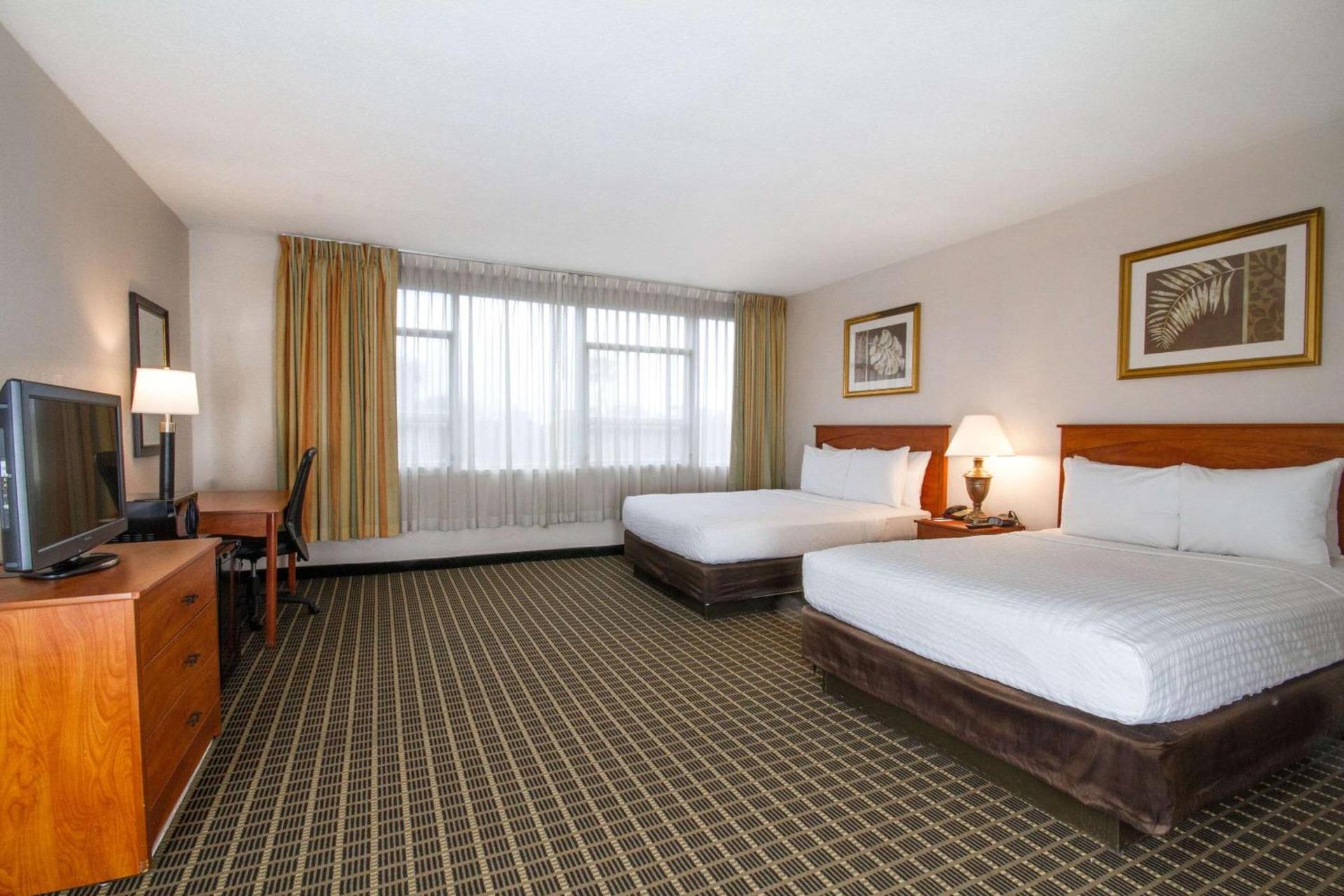 Clarion Inn & Suites Miami International Airport photo 10