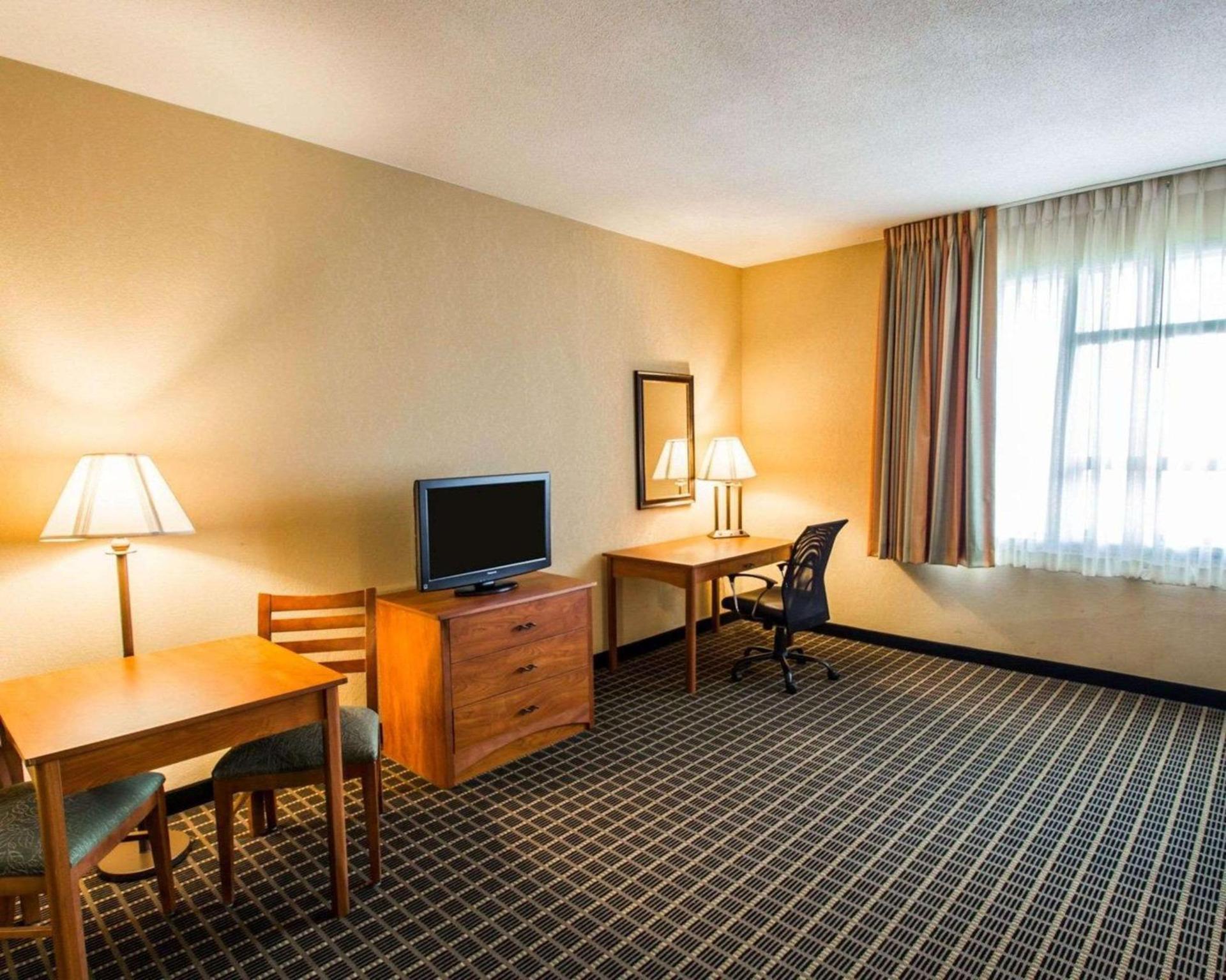 Clarion Inn & Suites Miami International Airport photo 19