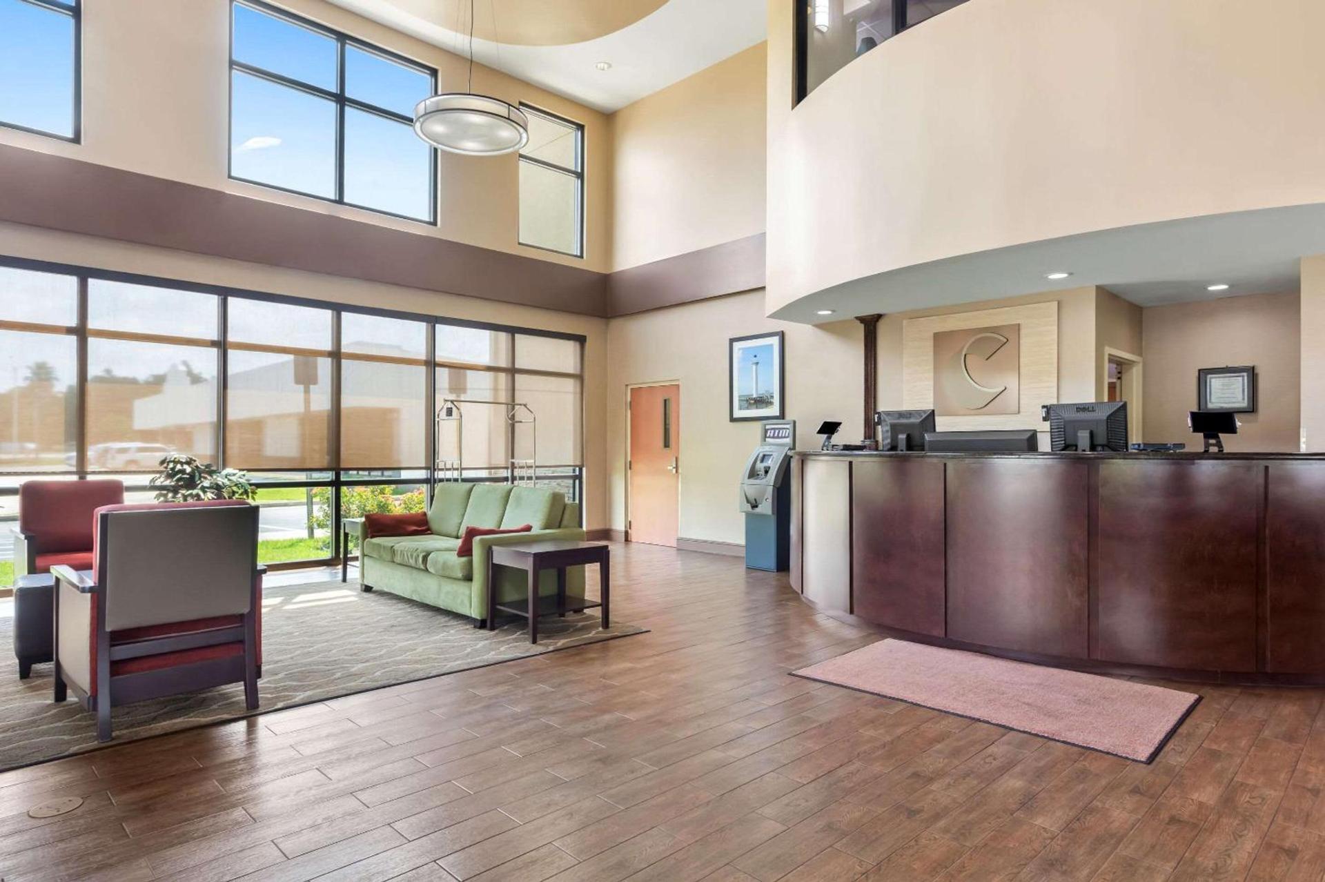 Comfort Suites Gulfport Central photo 3