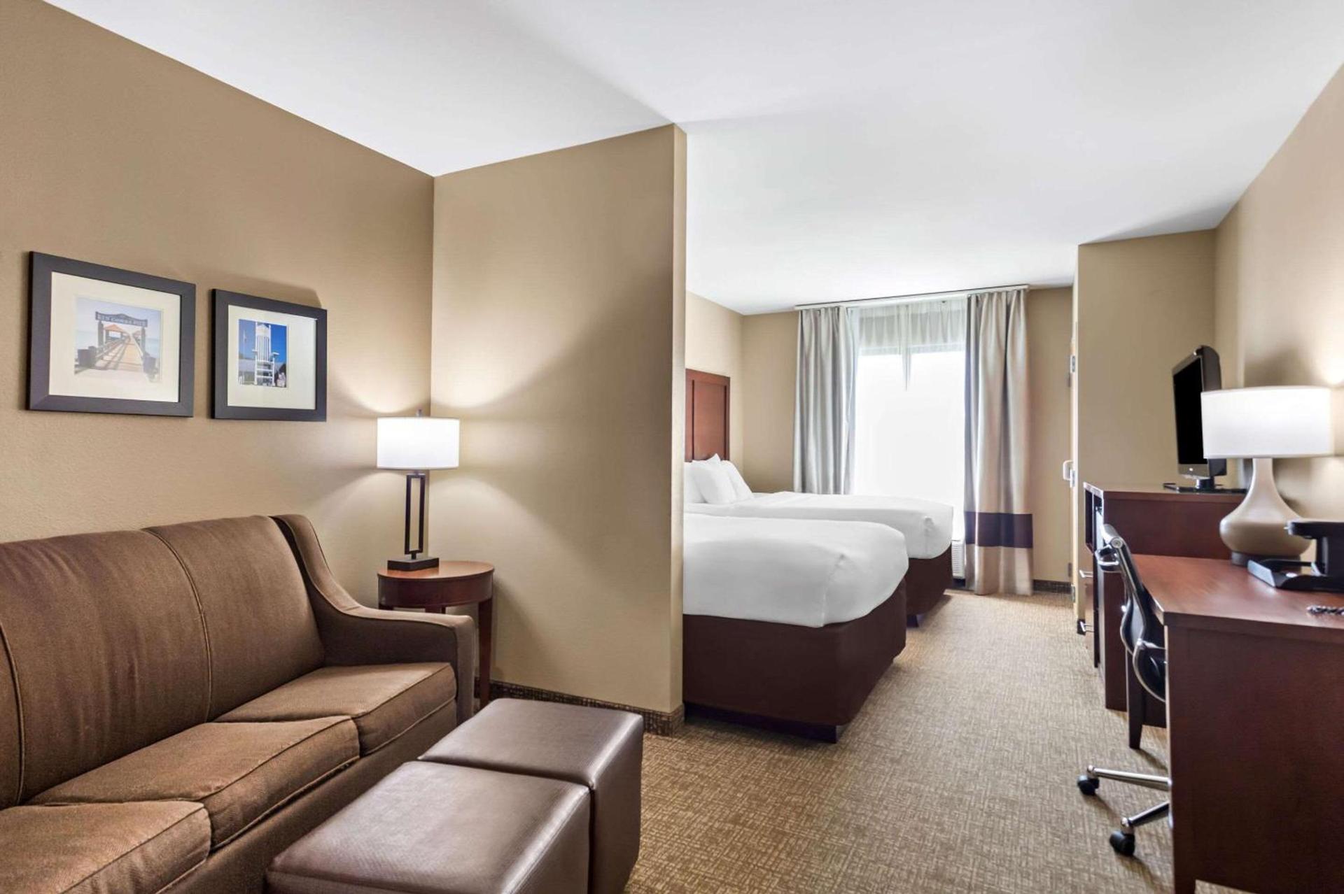 Comfort Suites Gulfport Central photo 6