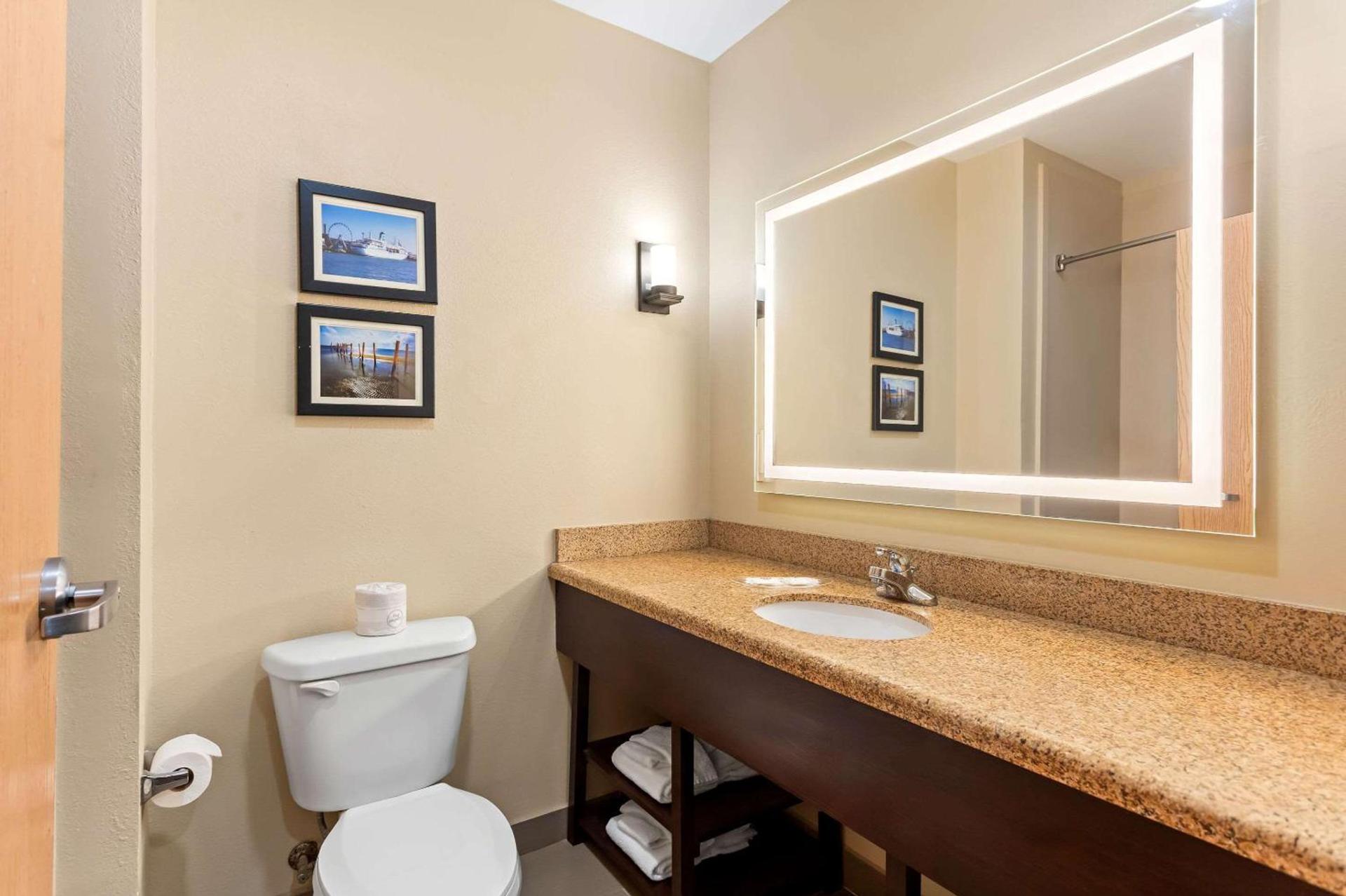 Comfort Suites Gulfport Central photo 8