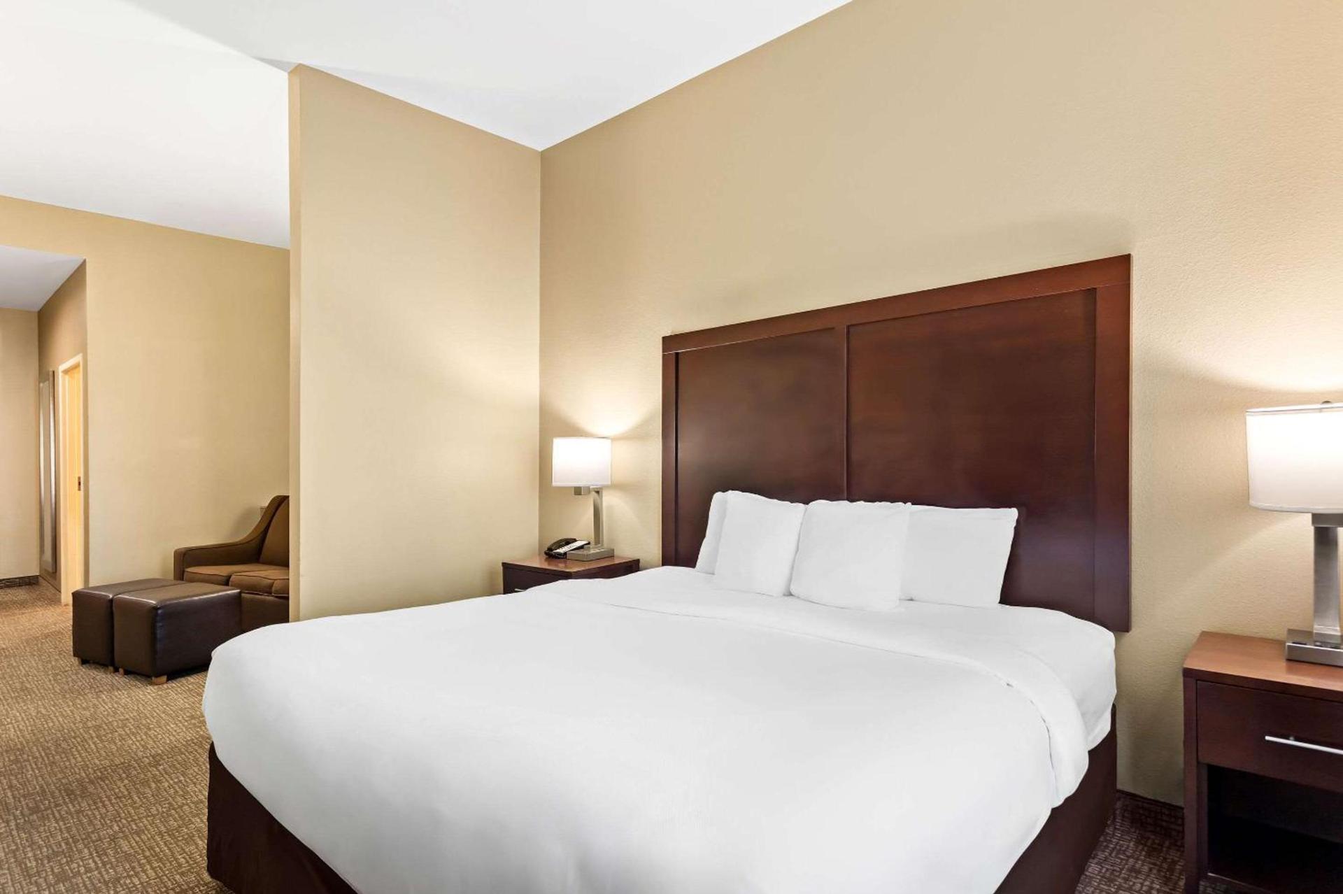 Comfort Suites Gulfport Central photo 12