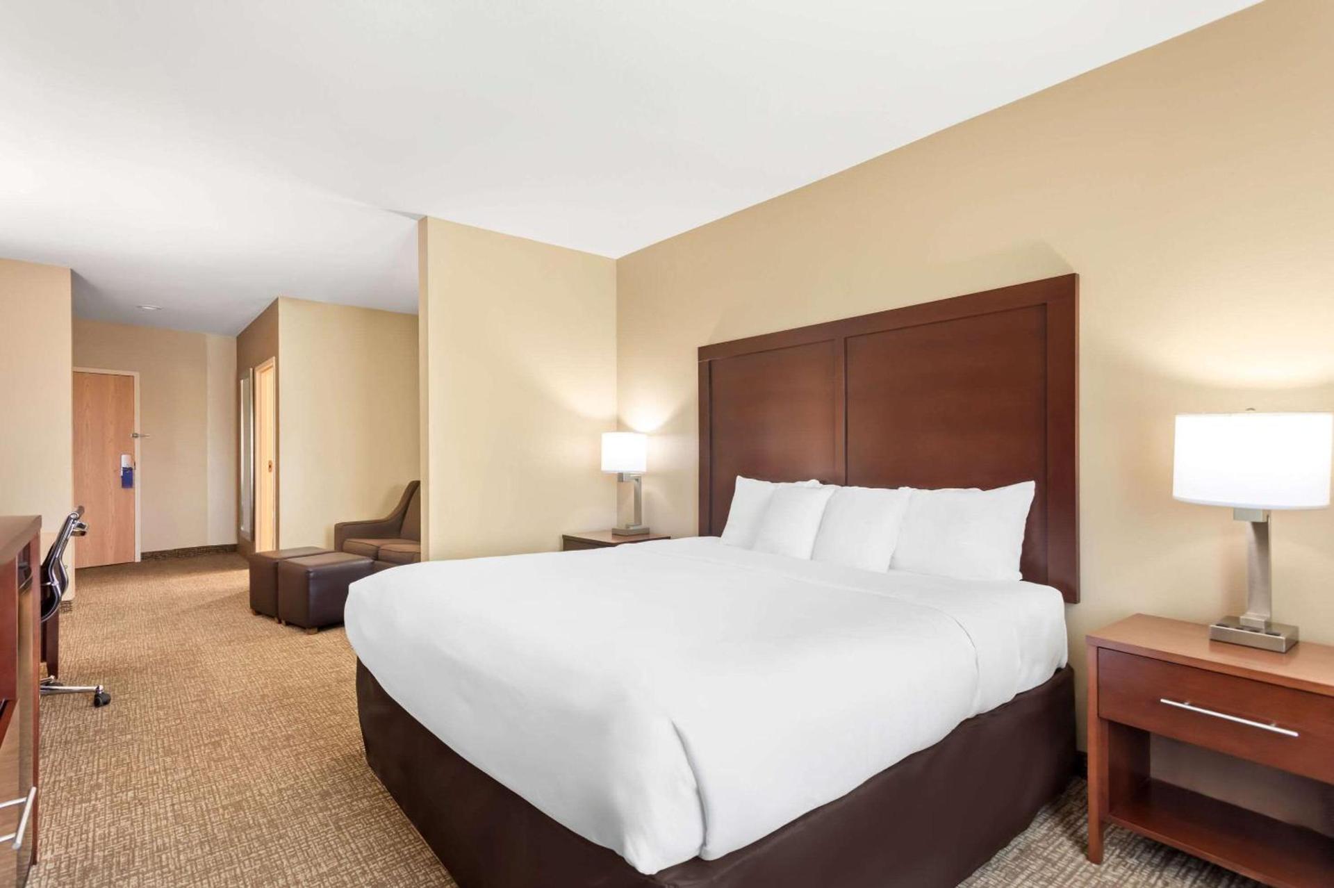 Comfort Suites Gulfport Central photo 16