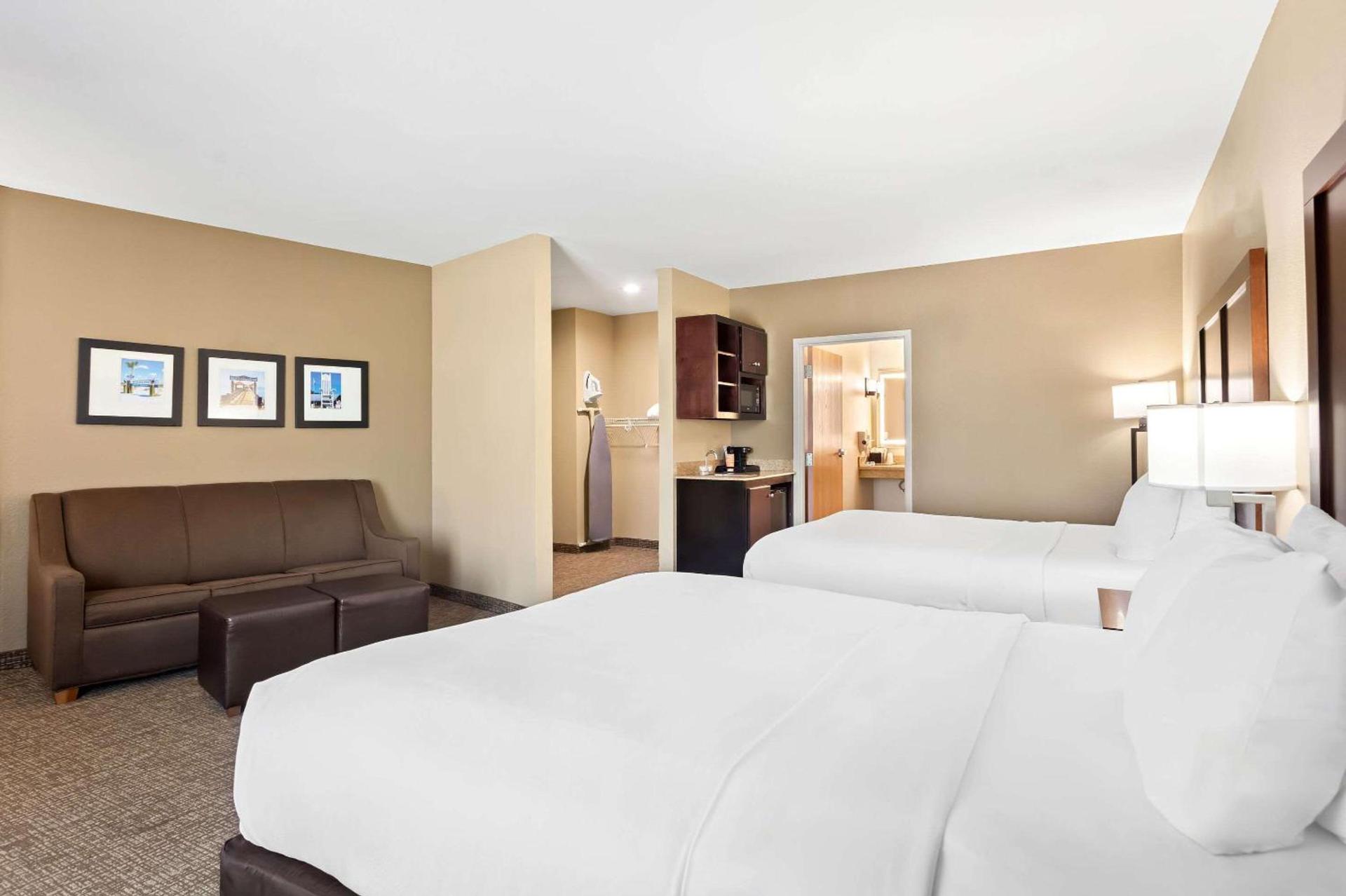 Comfort Suites Gulfport Central photo 18