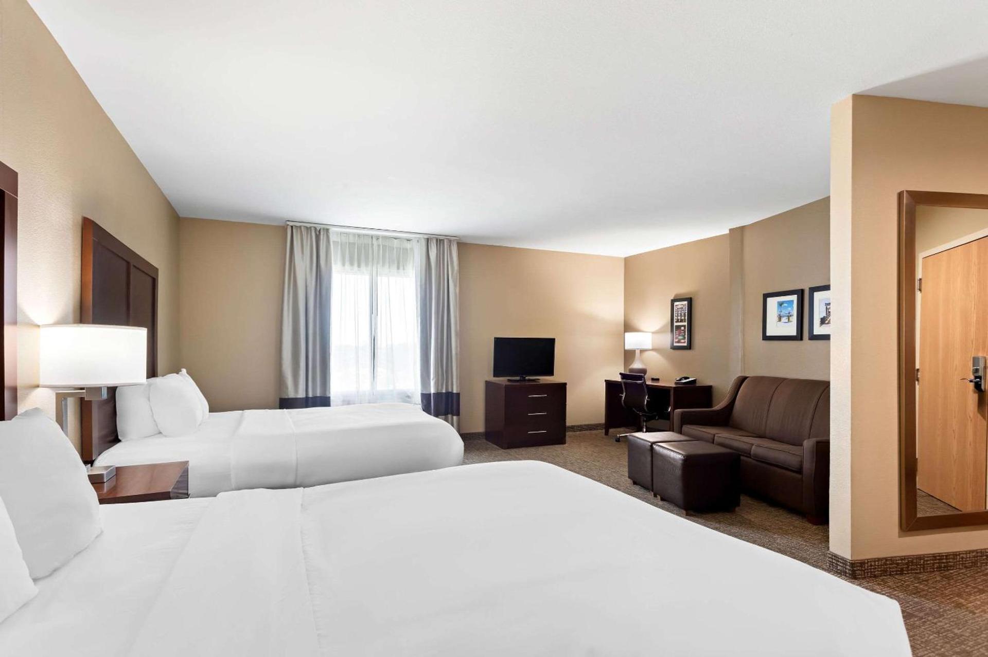 Comfort Suites Gulfport Central photo 19