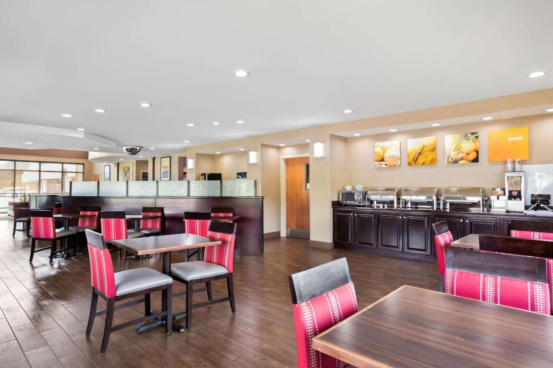 Comfort Suites Gulfport Central photo 30