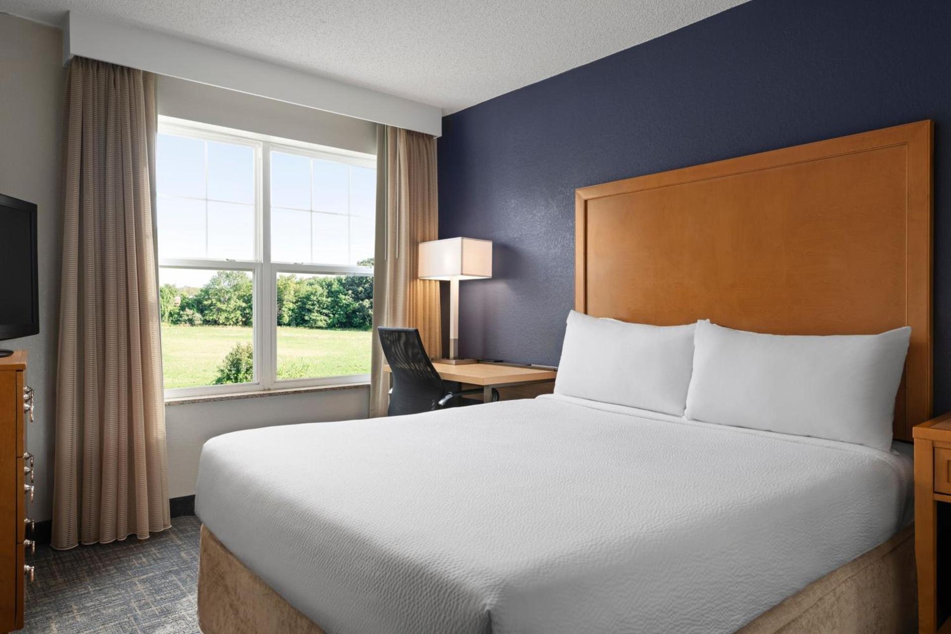 Residence Inn Mt. Laurel at Bishop's Gate photo 10