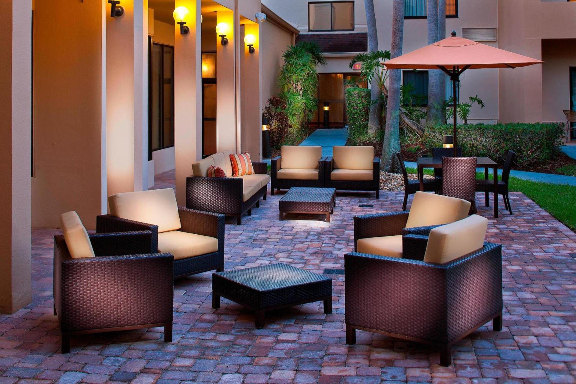 Courtyard Melbourne West photo 2