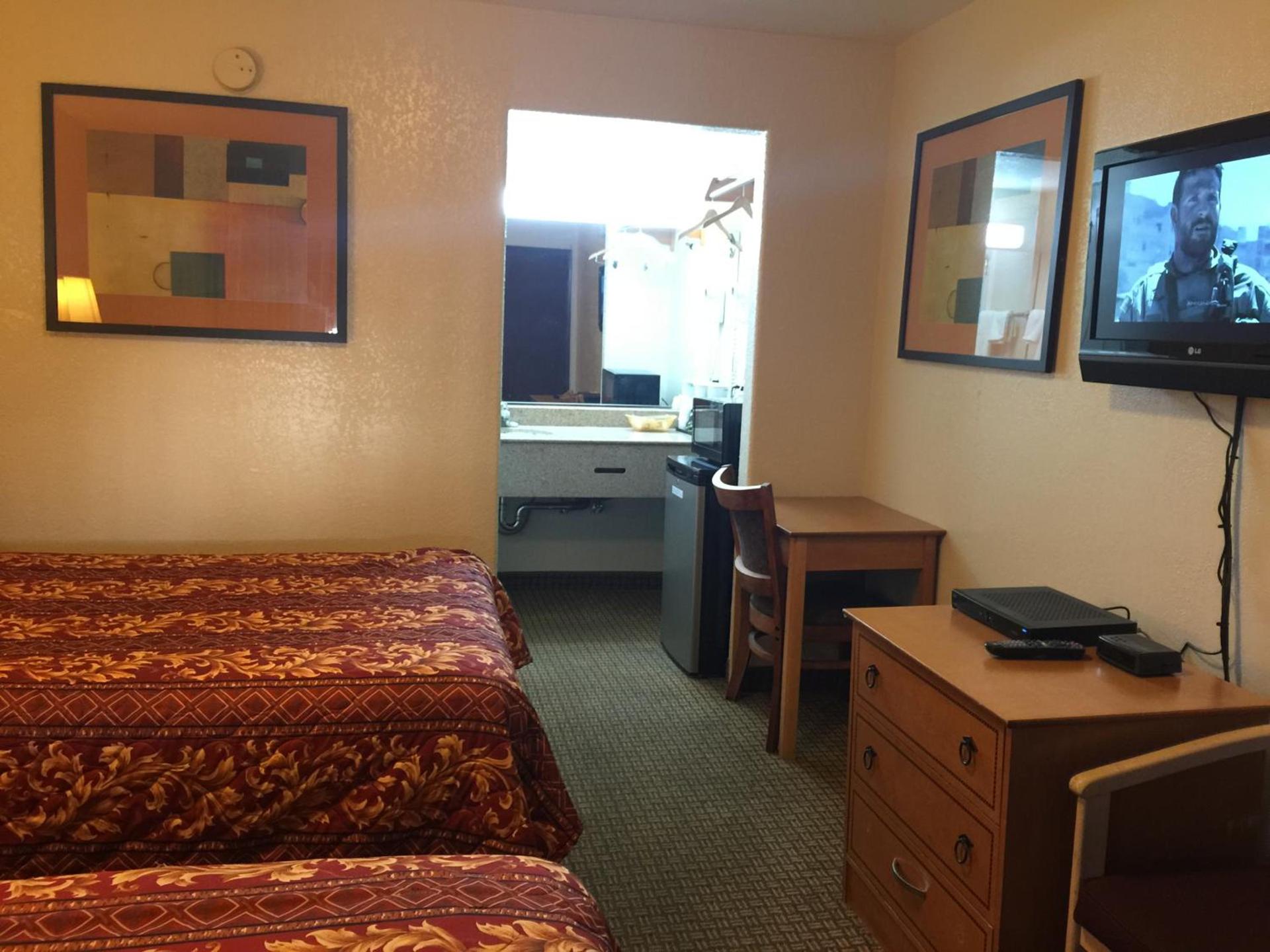 Economy Inn photo 22