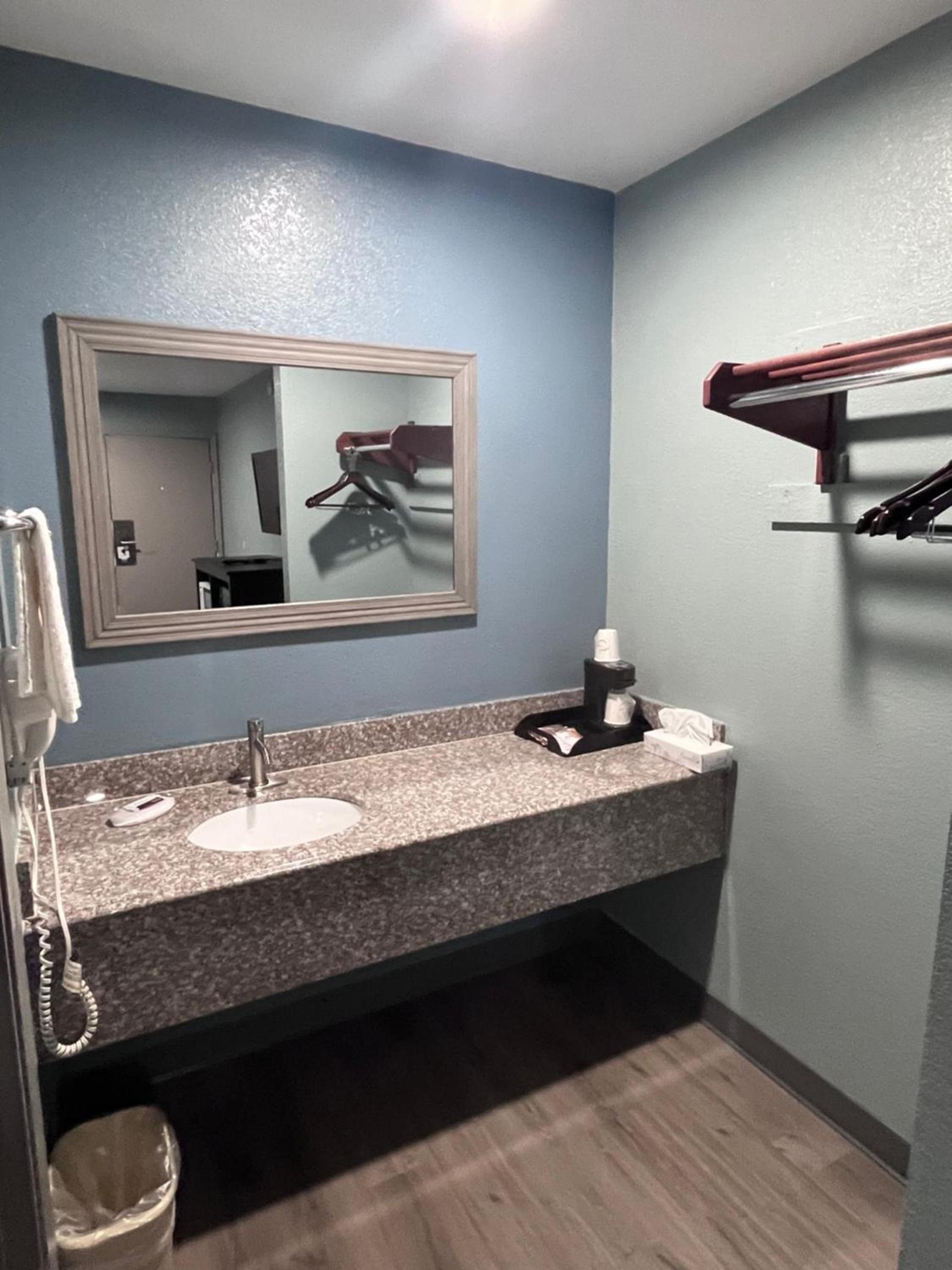 Ozark Inn photo 5