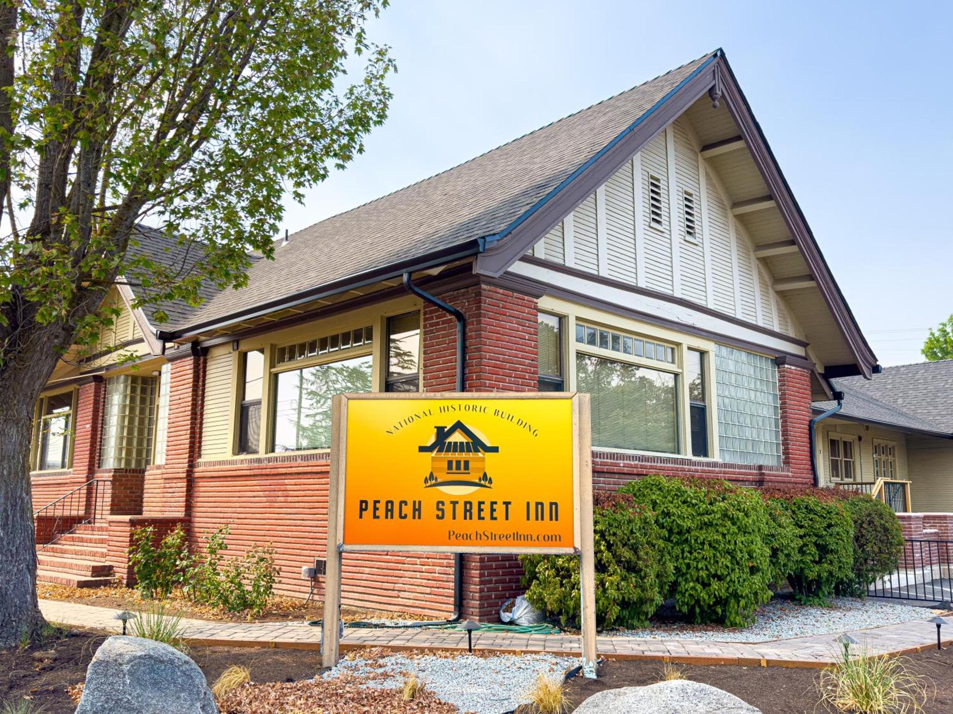 Peach Street Inn by WanderLodges photo 5