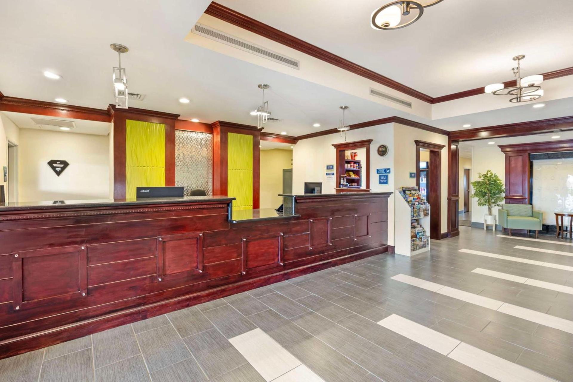 Best Western Plus Pratt photo 4