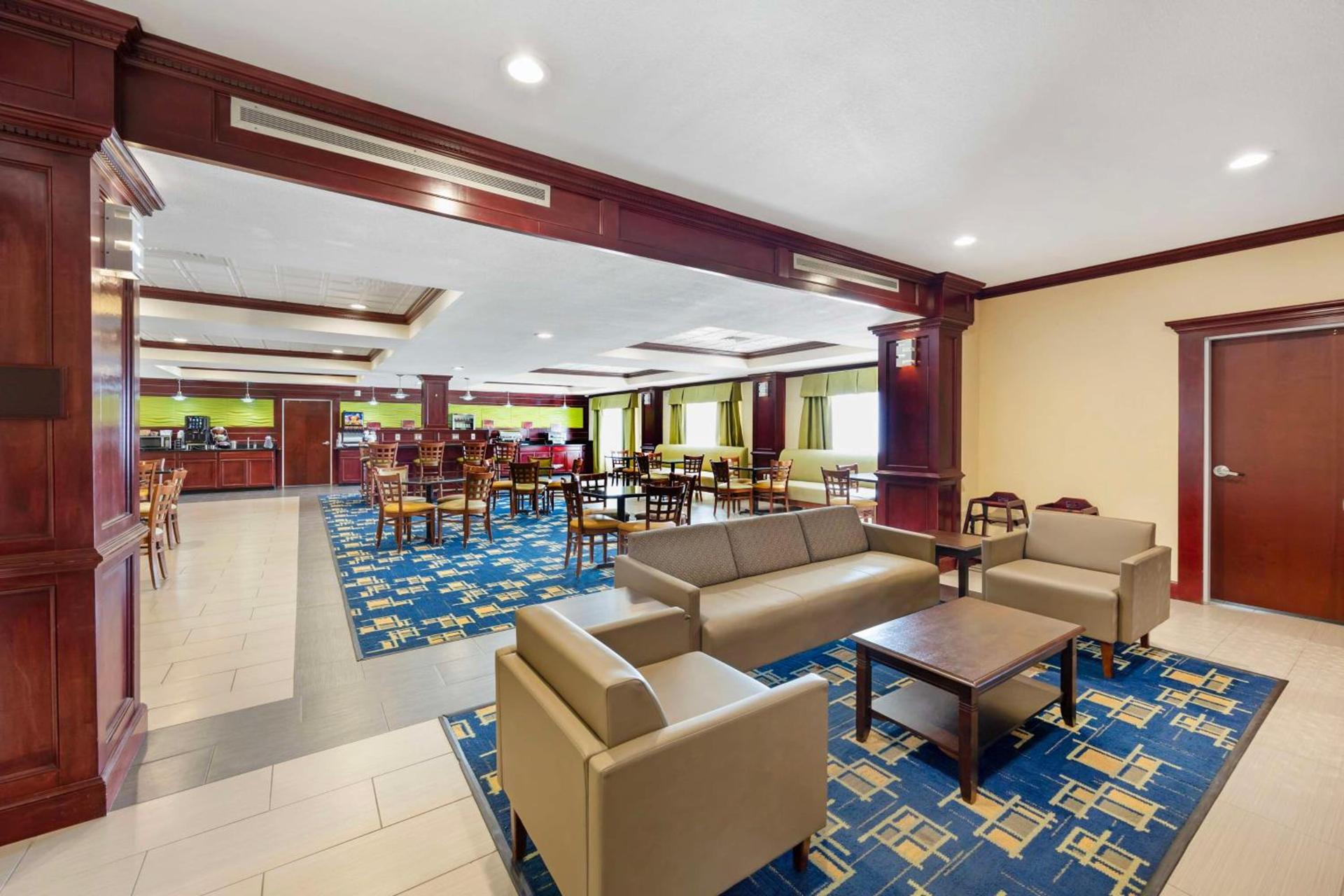 Best Western Plus Pratt photo 2
