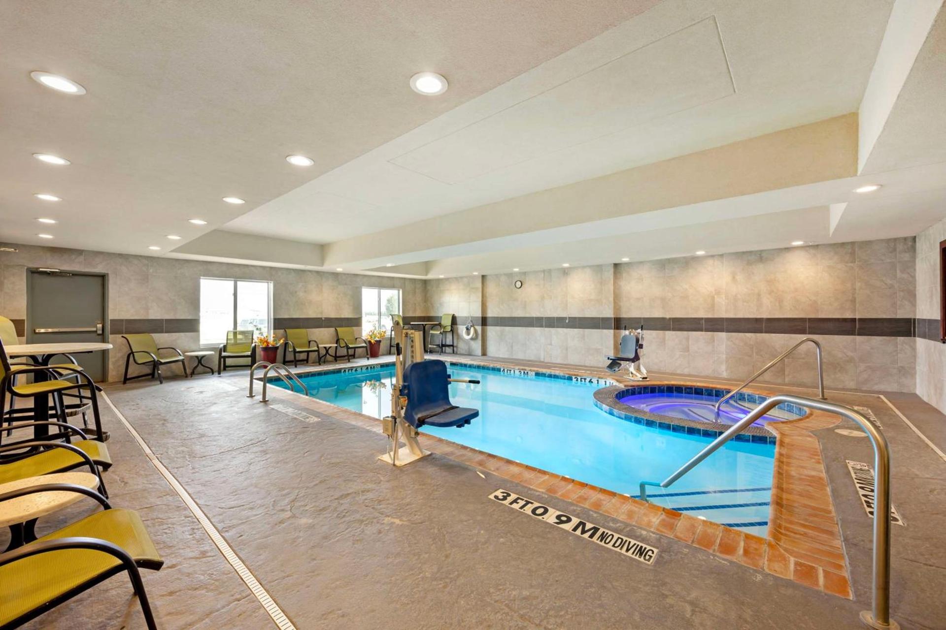 Best Western Plus Pratt photo 8