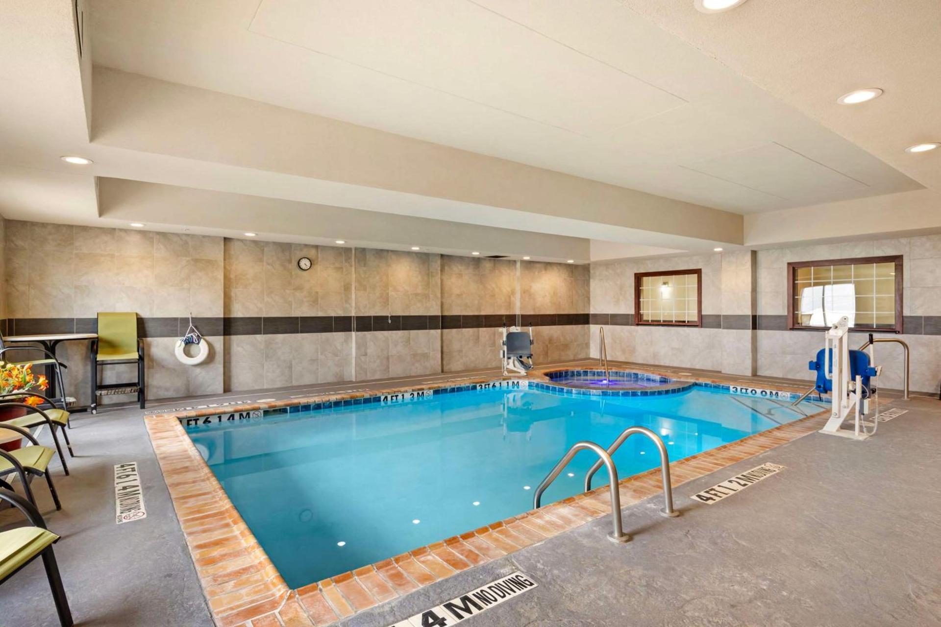 Best Western Plus Pratt photo 9