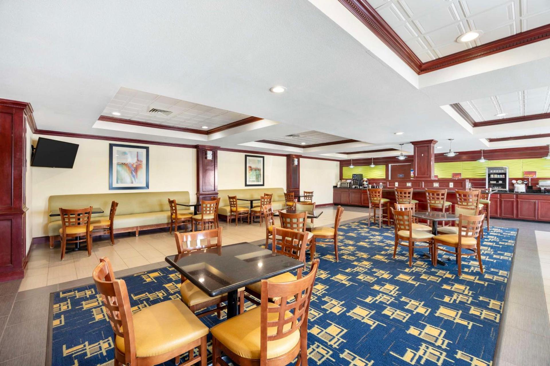 Best Western Plus Pratt photo 10
