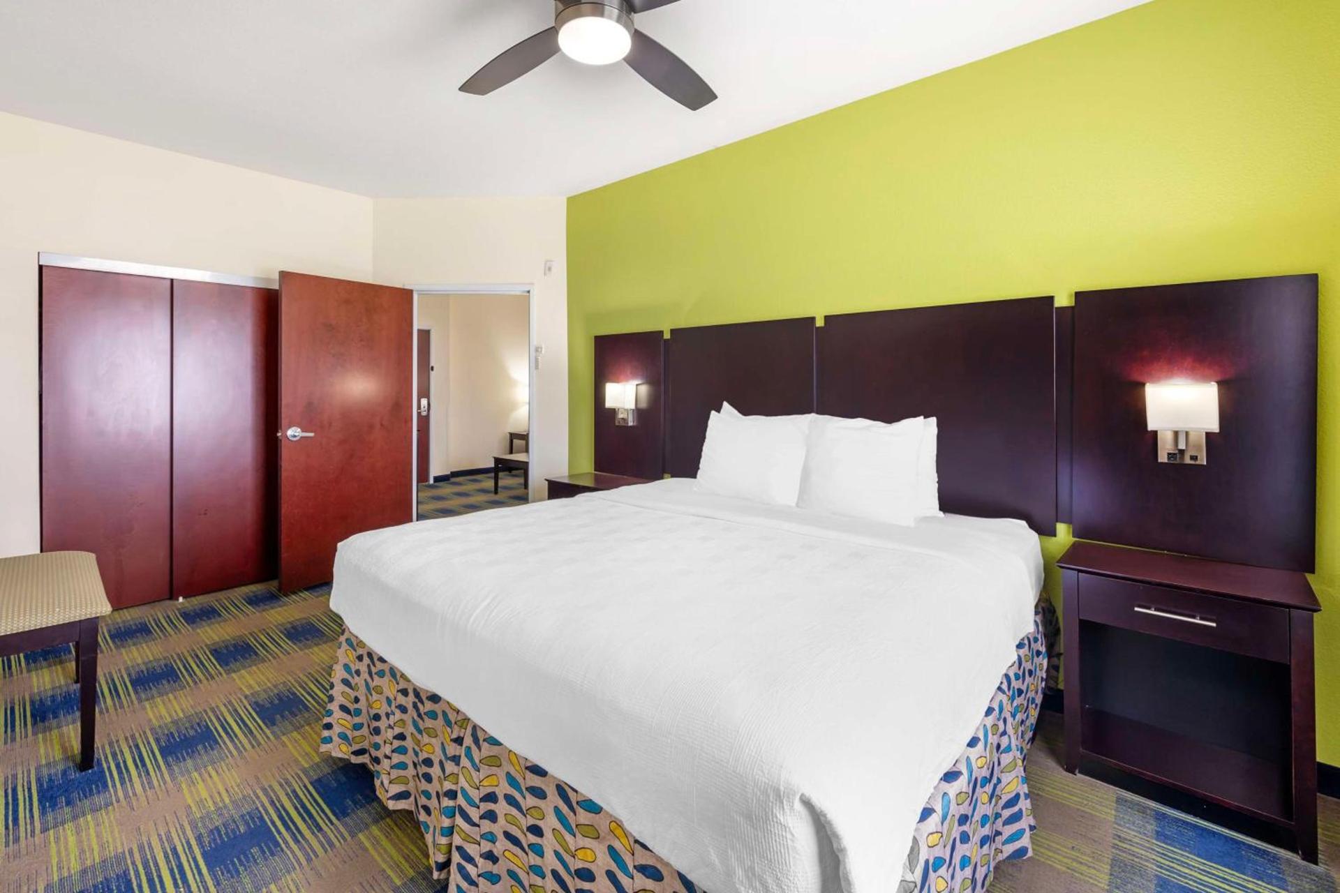 Best Western Plus Pratt photo 14