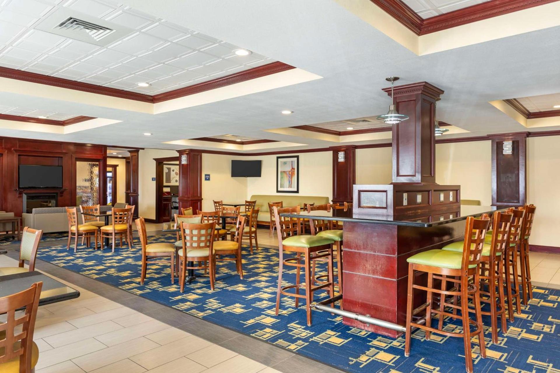 Best Western Plus Pratt photo 12