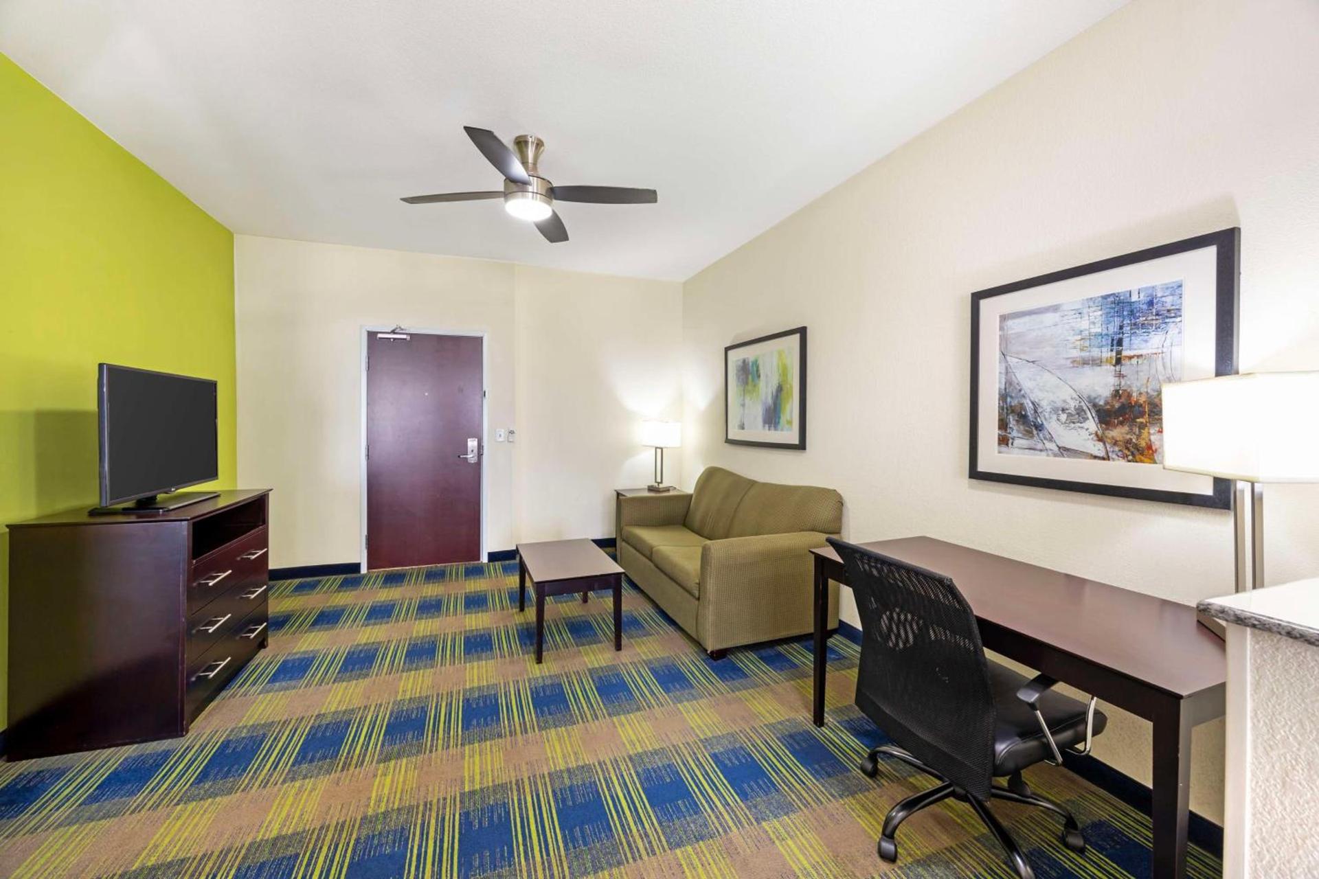 Best Western Plus Pratt photo 15