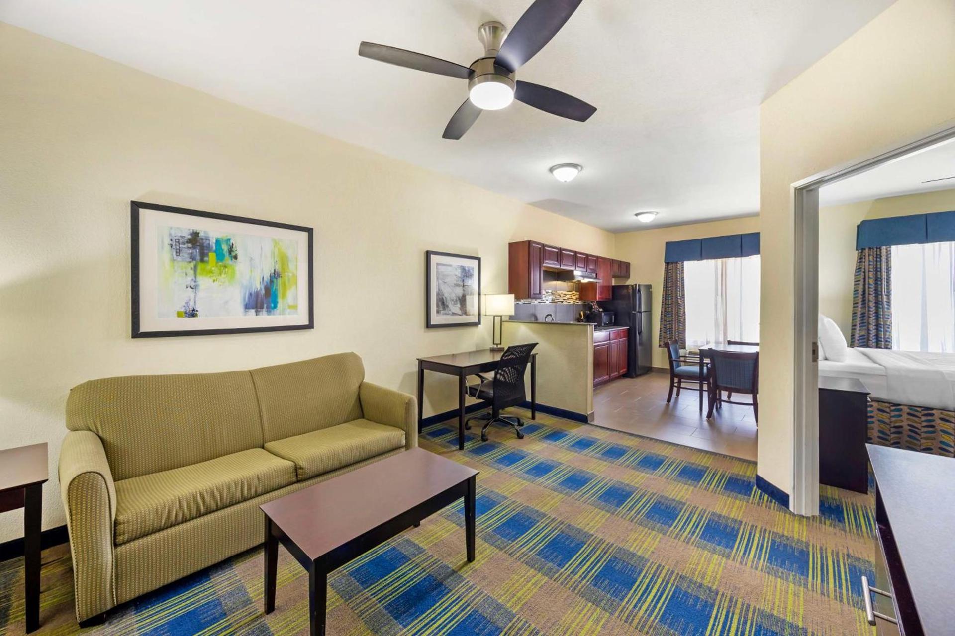 Best Western Plus Pratt photo 18