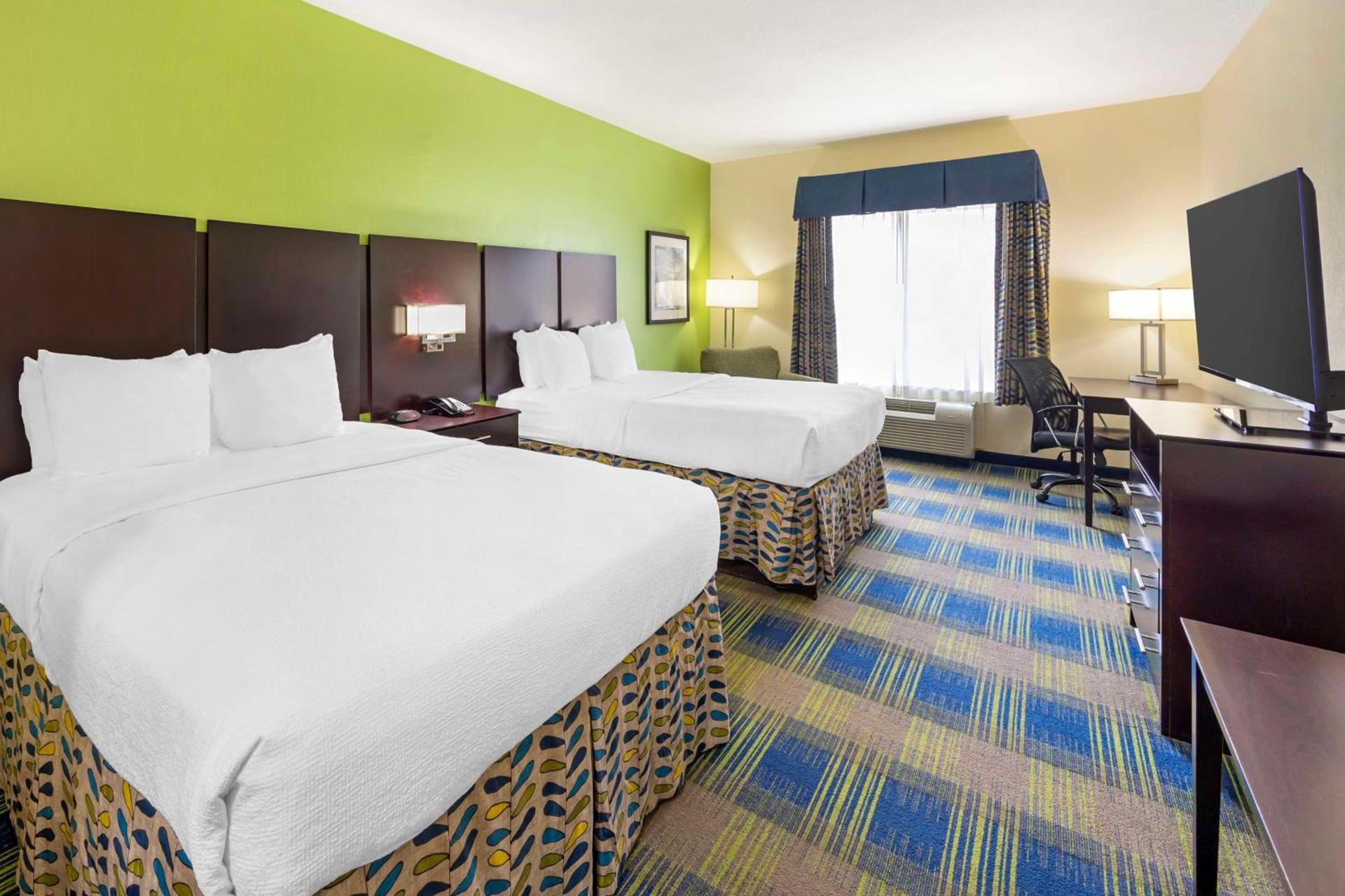 Best Western Plus Pratt photo 19