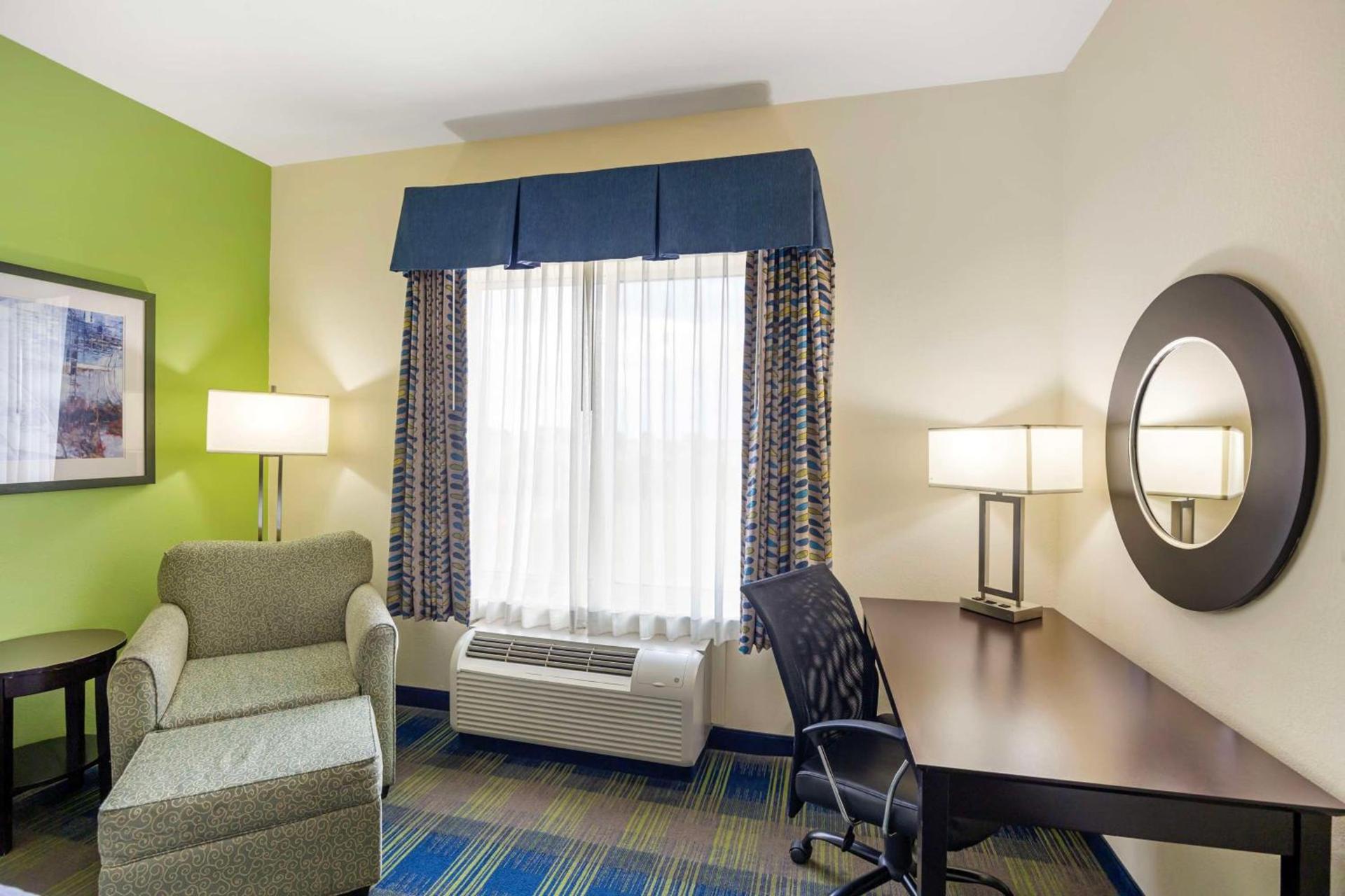 Best Western Plus Pratt photo 20