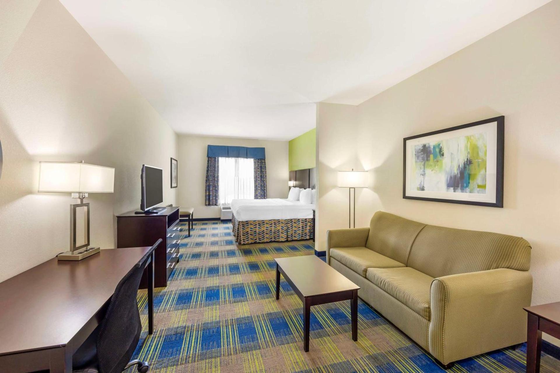 Best Western Plus Pratt photo 24