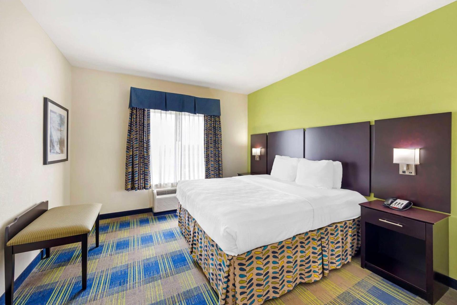 Best Western Plus Pratt photo 25