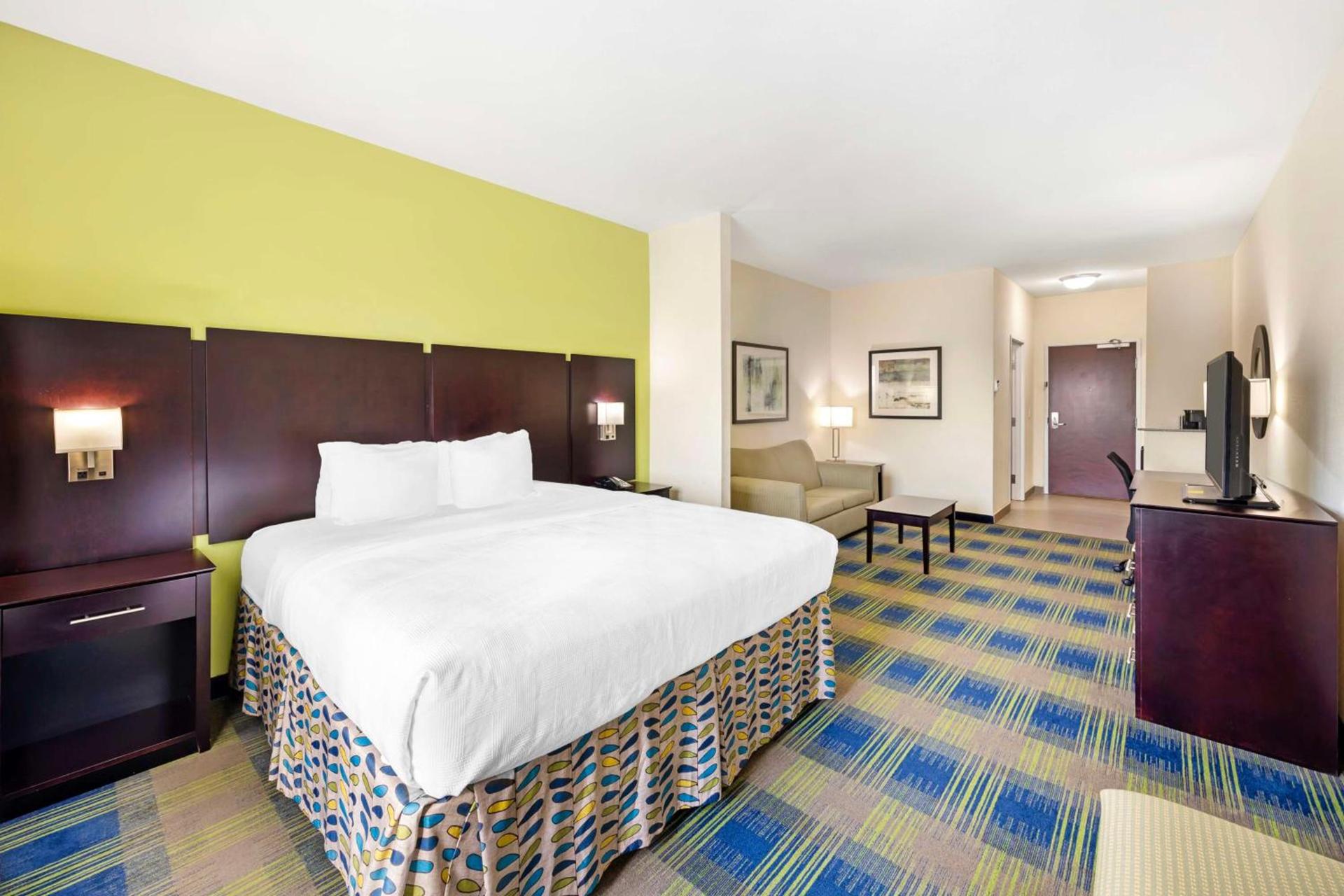Best Western Plus Pratt photo 23
