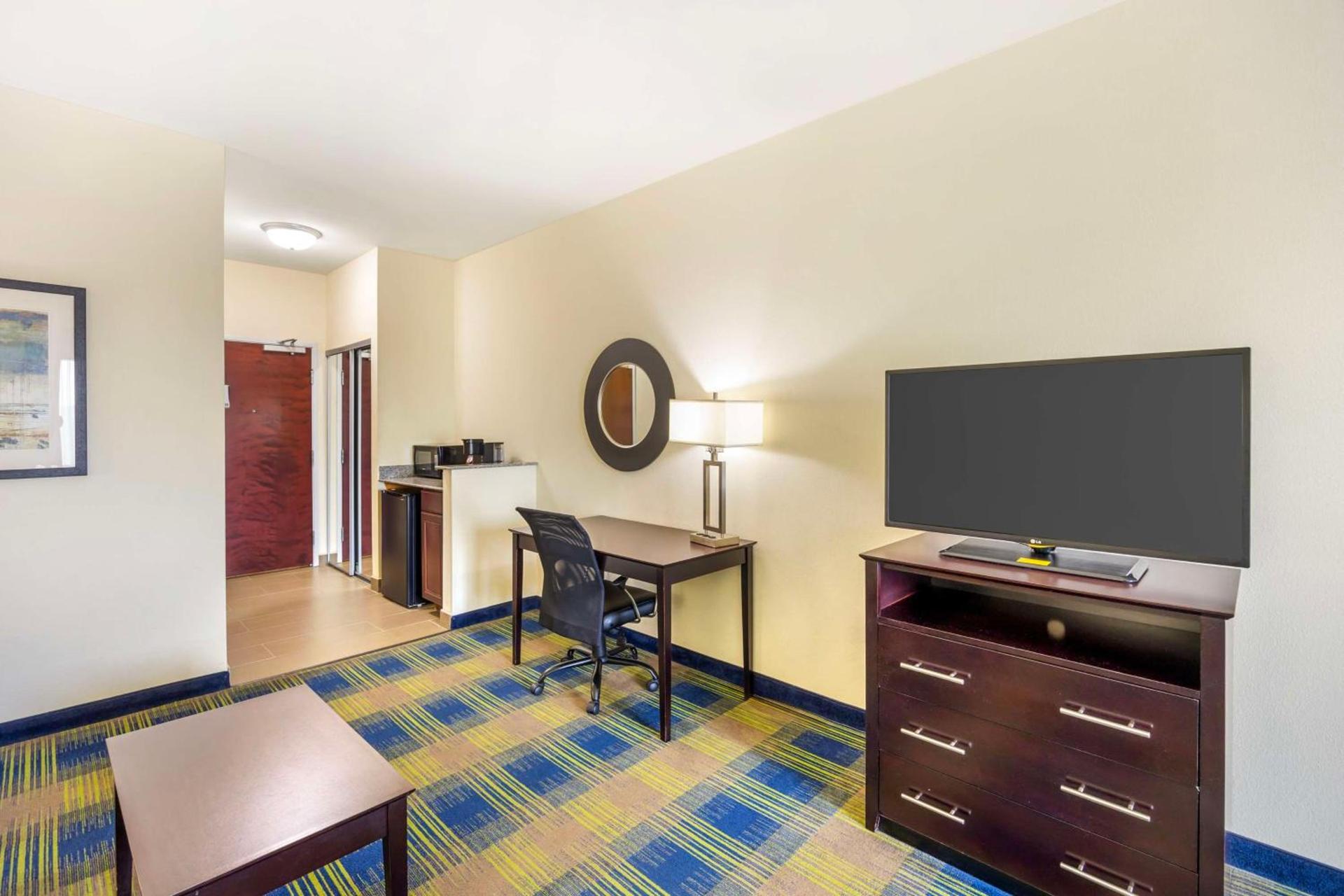 Best Western Plus Pratt photo 27