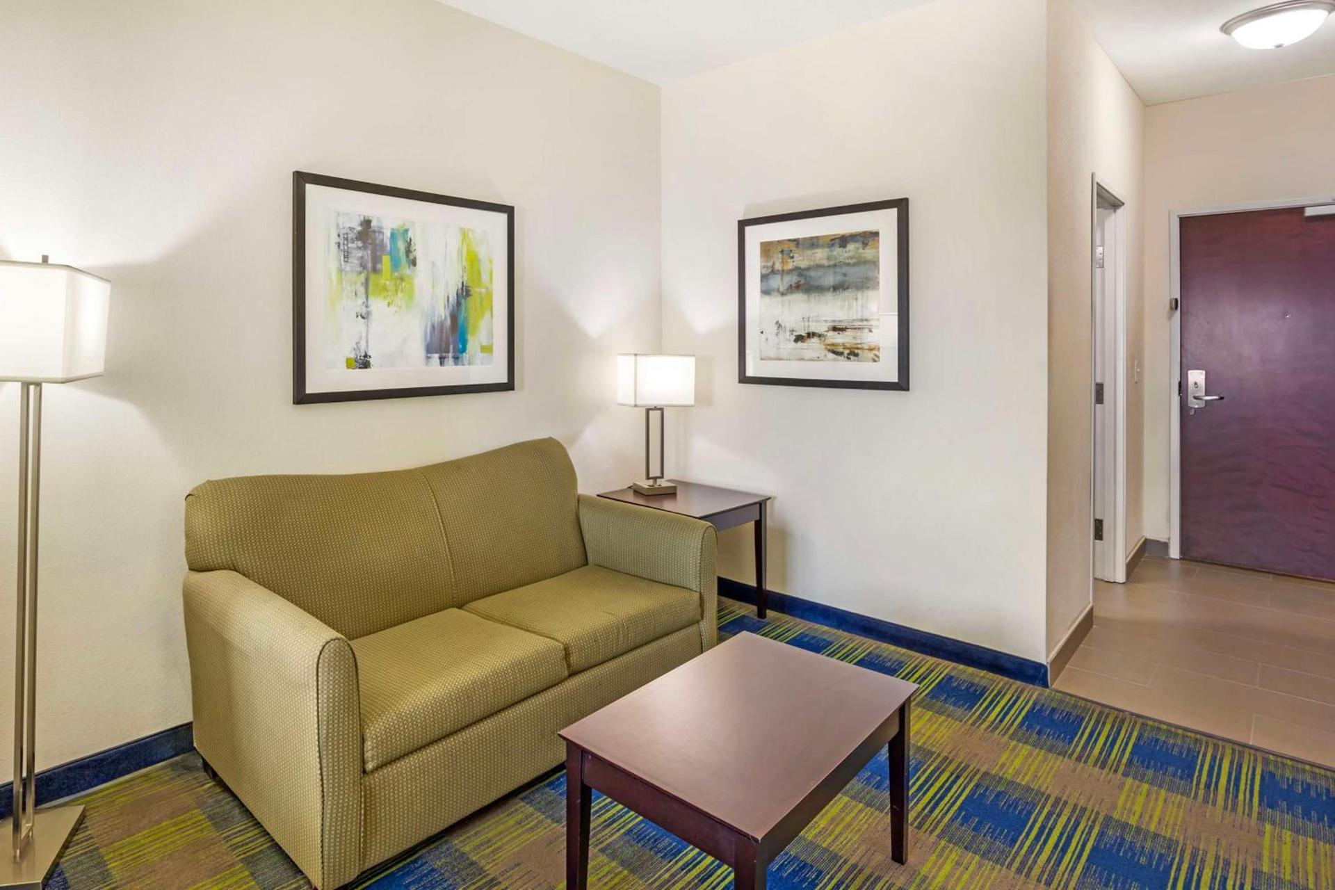 Best Western Plus Pratt photo 26