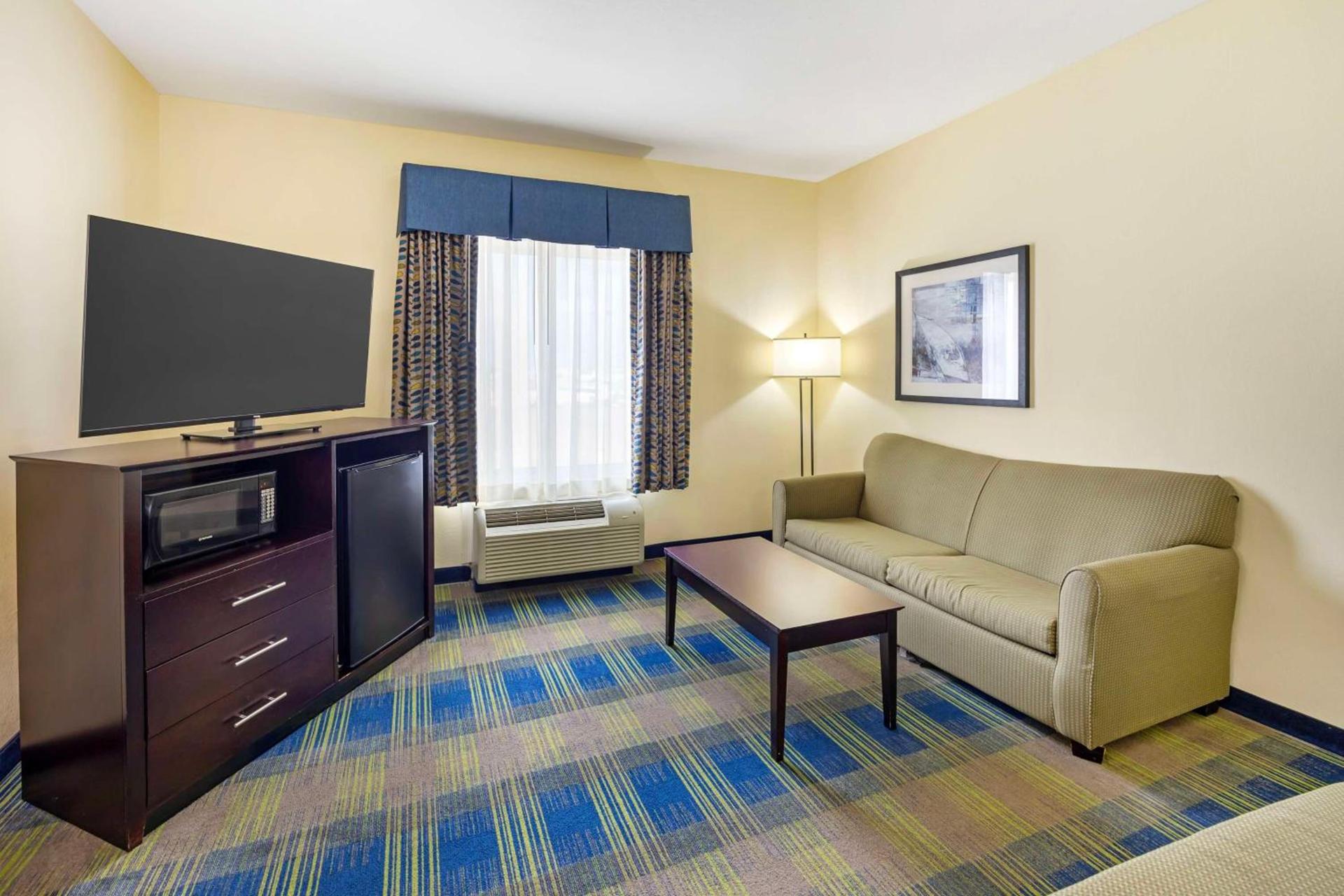 Best Western Plus Pratt photo 29