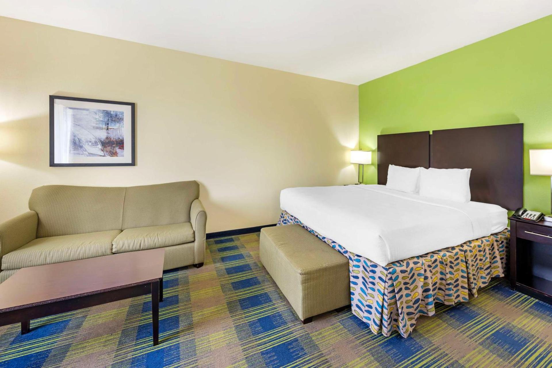 Best Western Plus Pratt photo 30