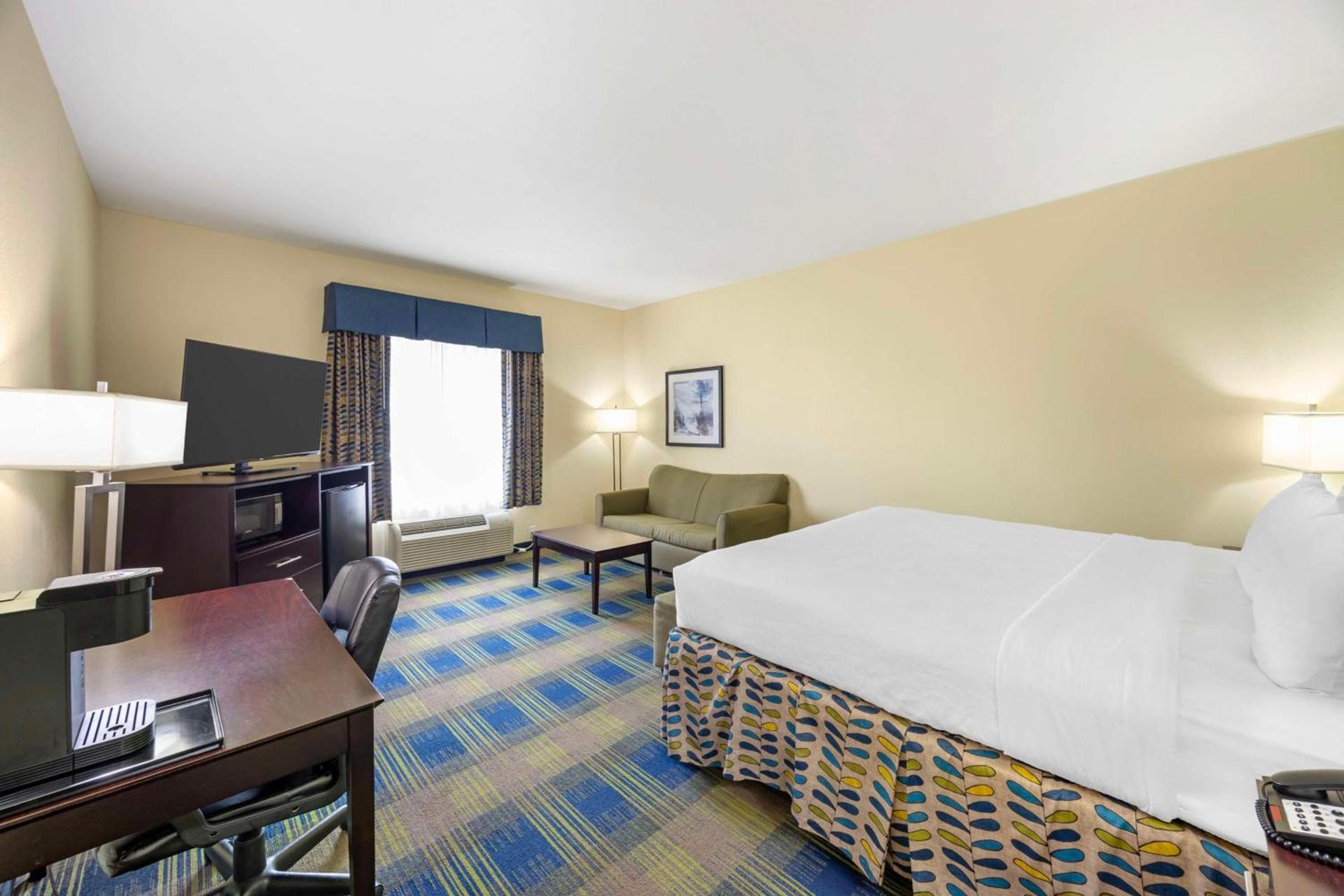 Best Western Plus Pratt photo 31