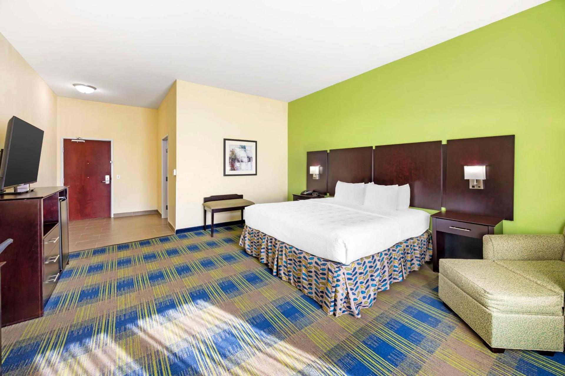 Best Western Plus Pratt photo 32