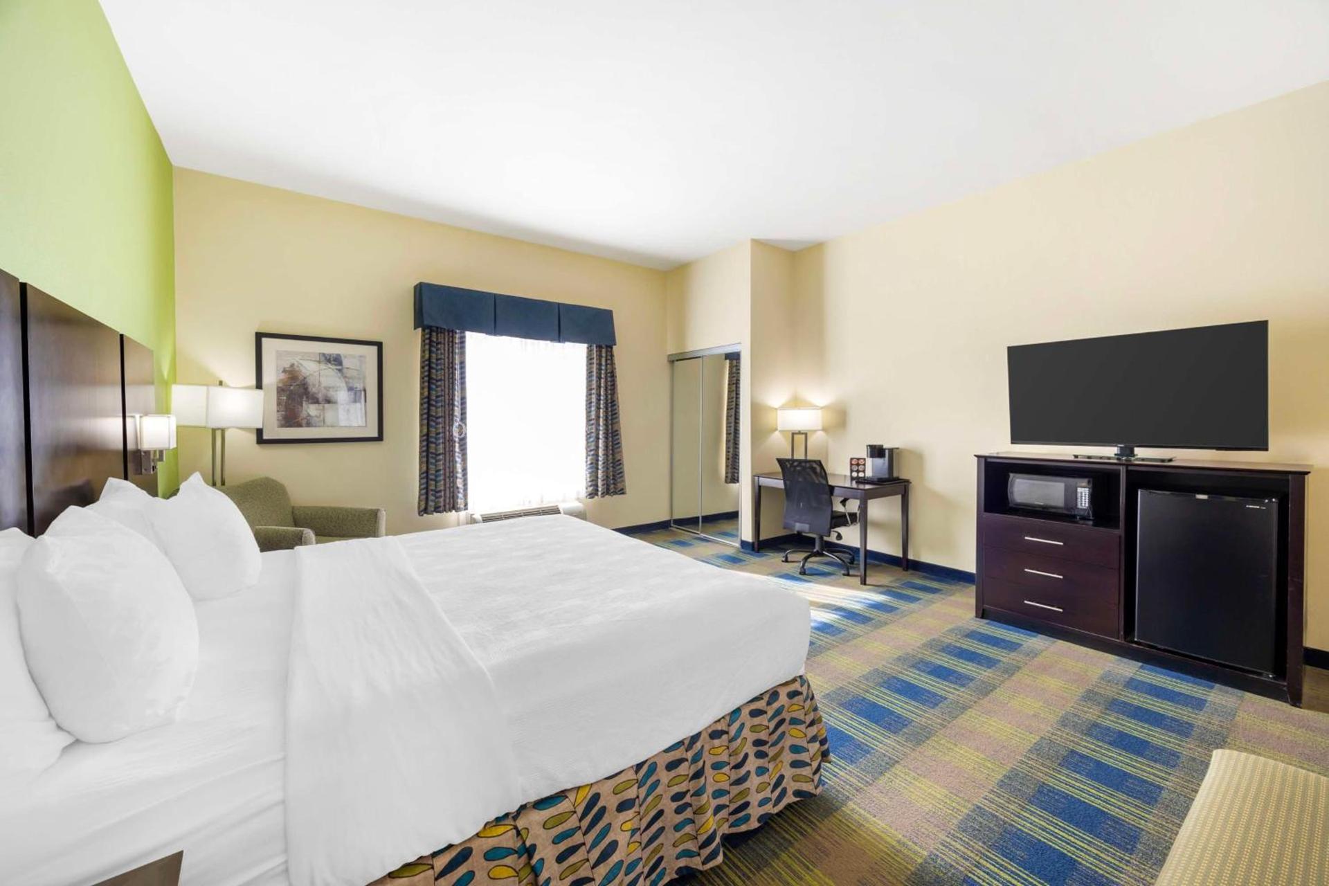 Best Western Plus Pratt photo 35