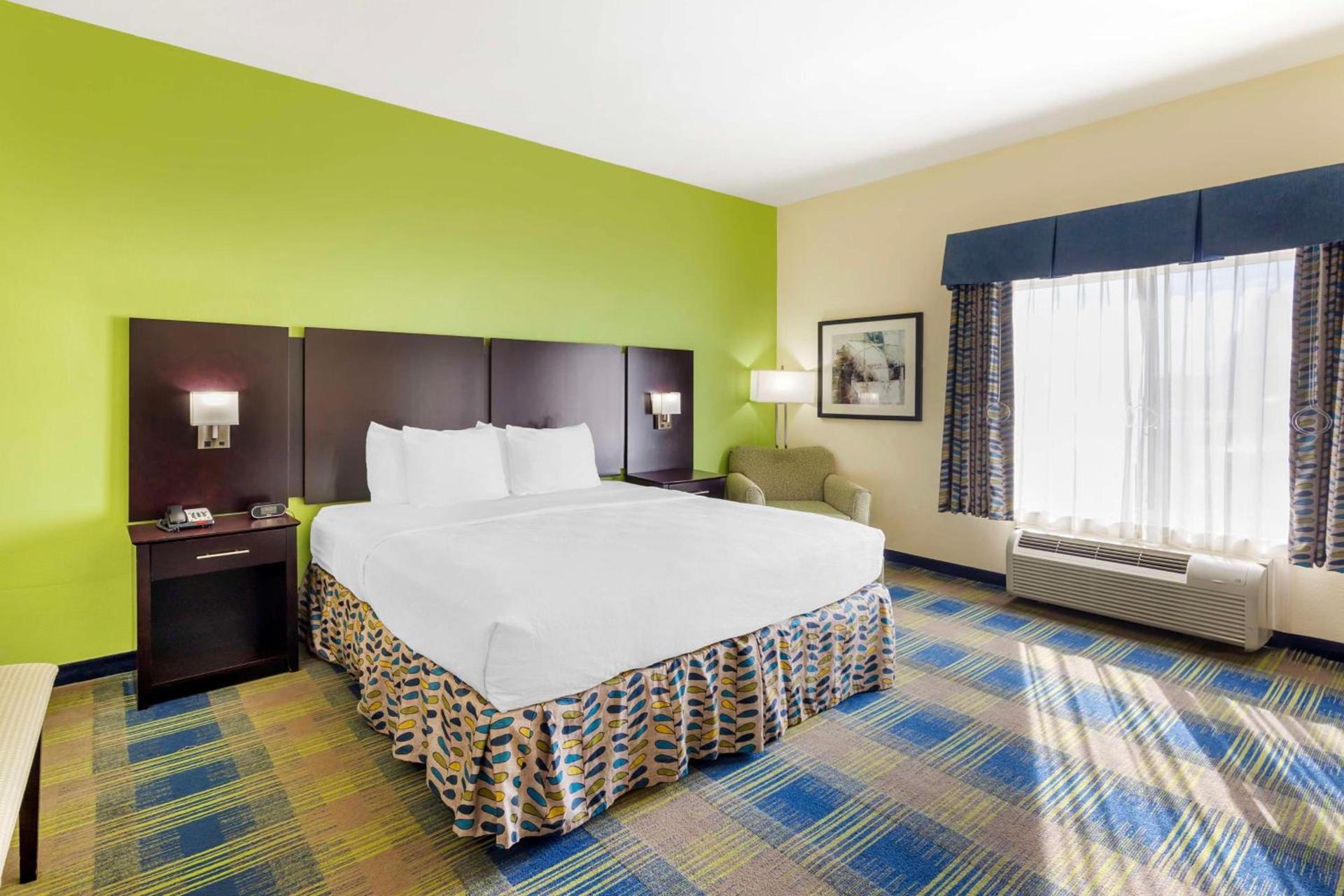 Best Western Plus Pratt photo 34