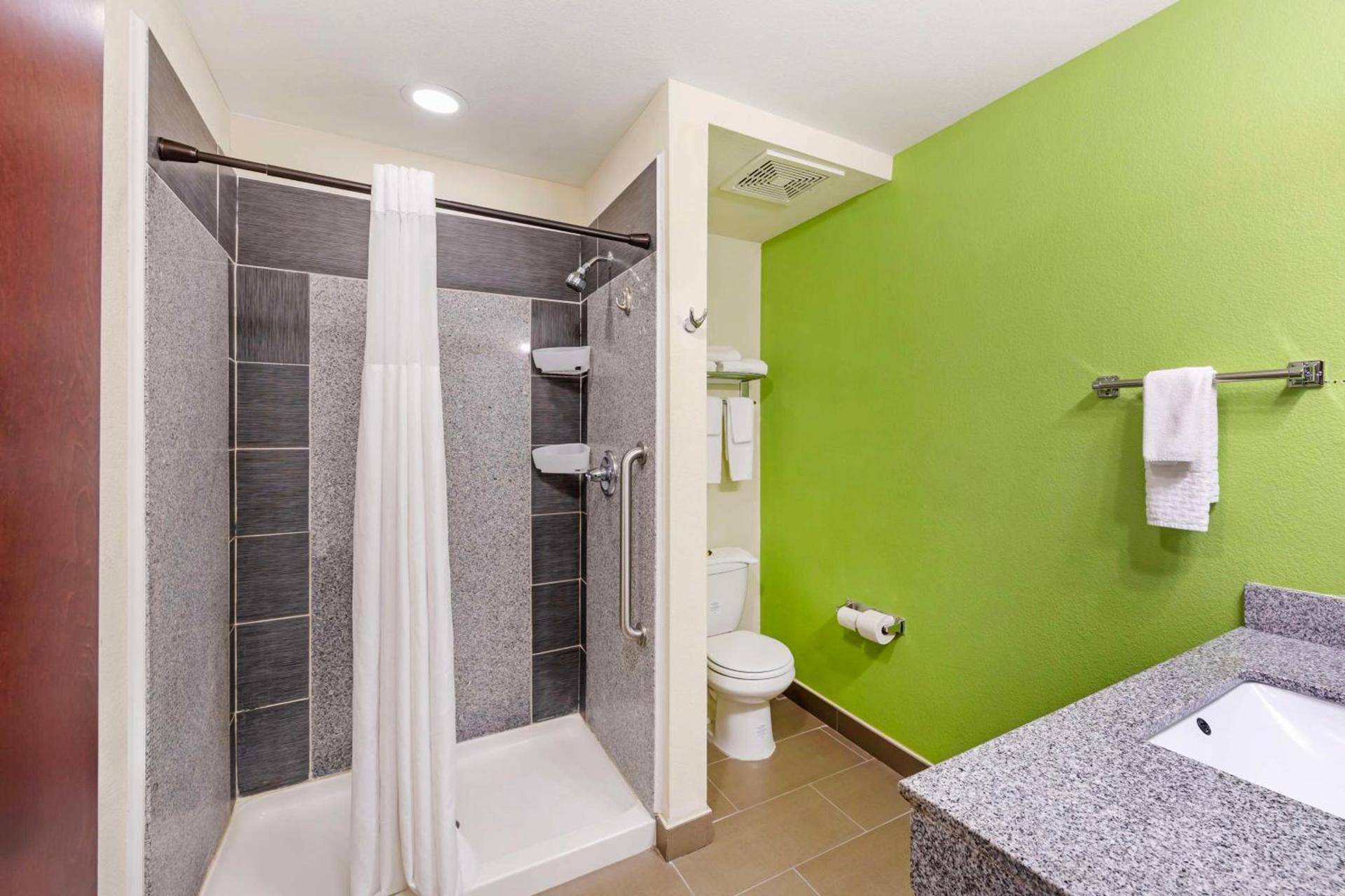 Best Western Plus Pratt photo 36