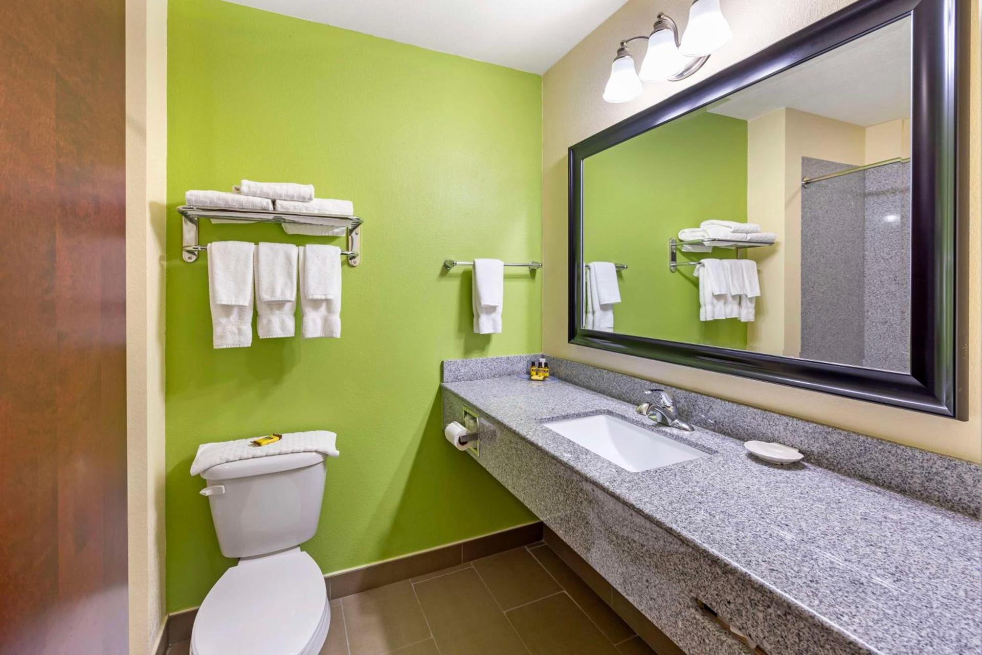 Best Western Plus Pratt photo 37