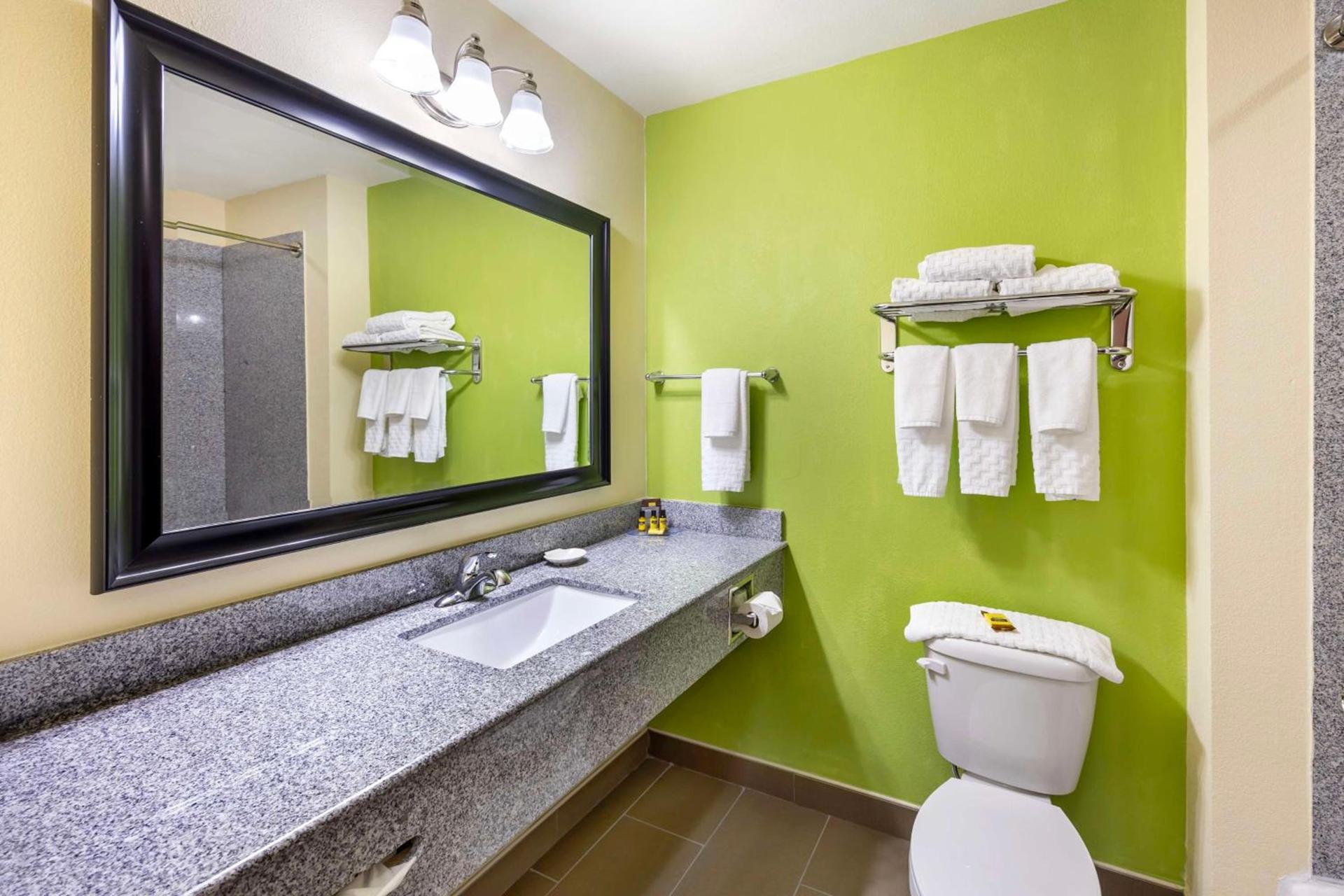 Best Western Plus Pratt photo 38