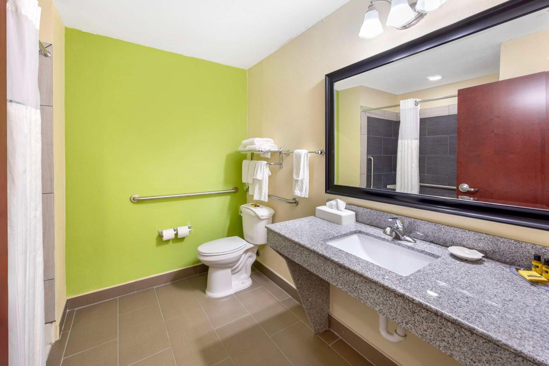 Best Western Plus Pratt photo 40