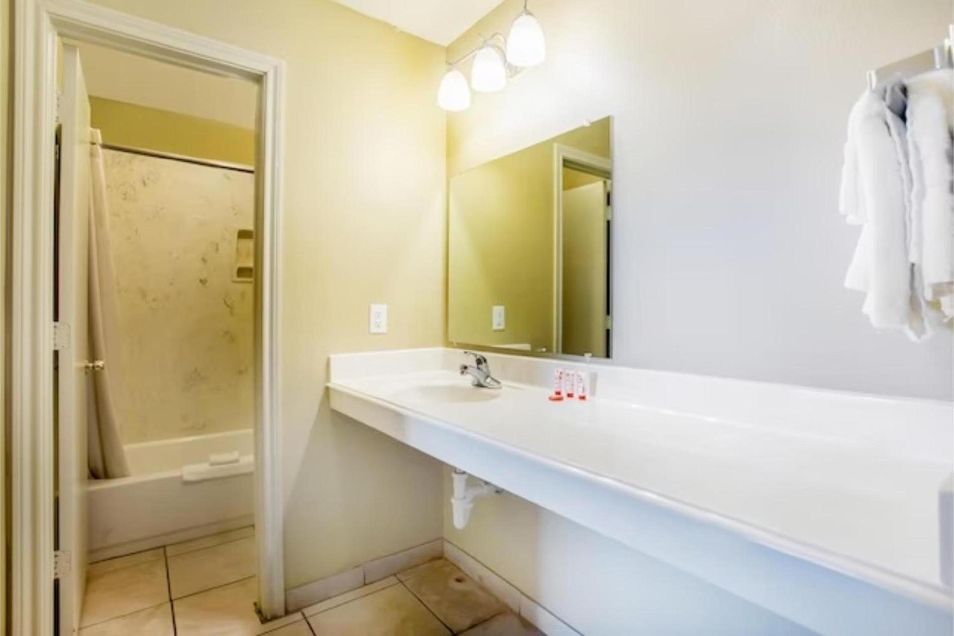 Rodeway Inn photo 72