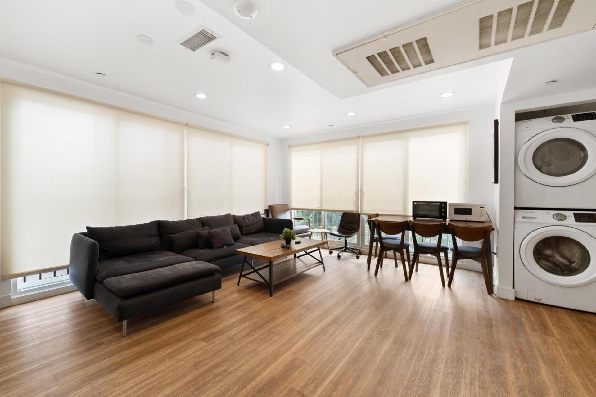 Charming Urban Retreat near USC in LA- Private room with Share Living room with Kitchen photo 19
