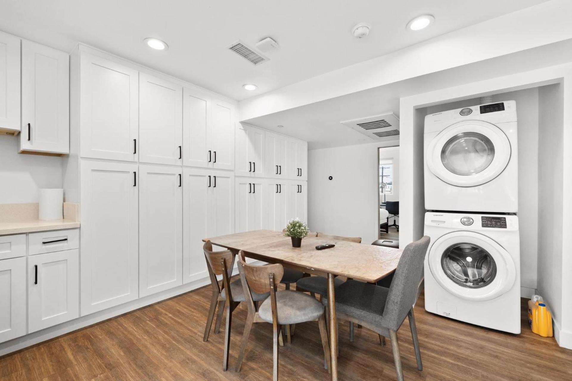 Charming Urban Retreat near USC in LA- Private room with Share Living room with Kitchen photo 24
