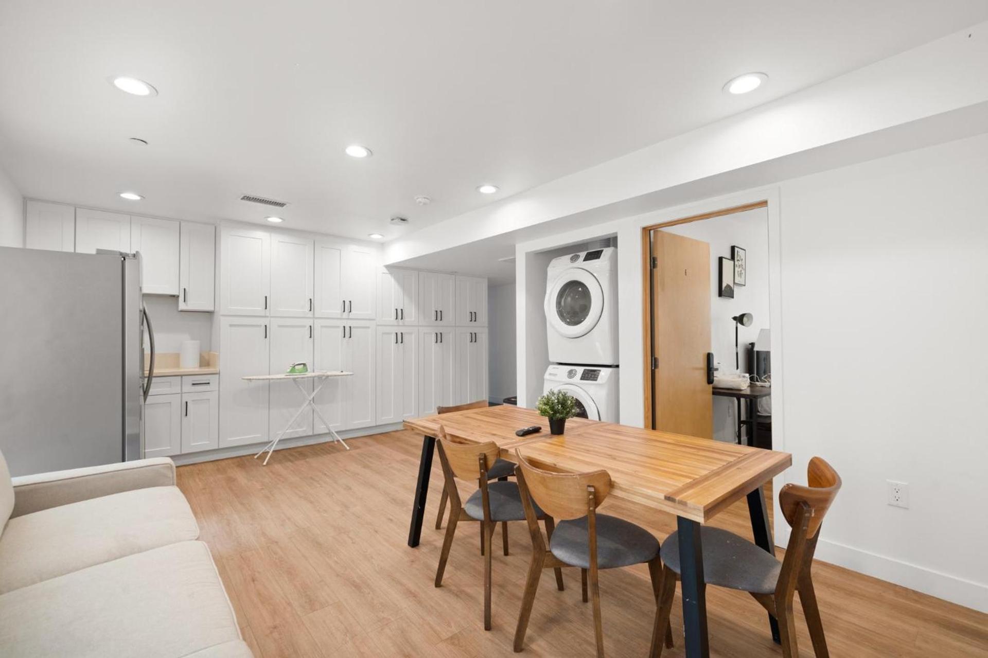 Charming Urban Retreat near USC in LA- Private room with Share Living room with Kitchen photo 9