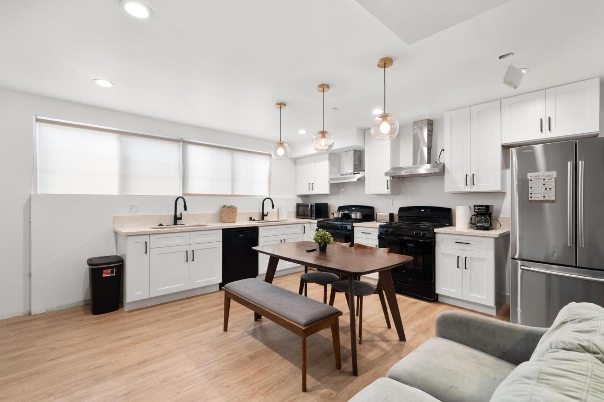 Charming Urban Retreat near USC in LA- Private room with Share Living room with Kitchen photo 20